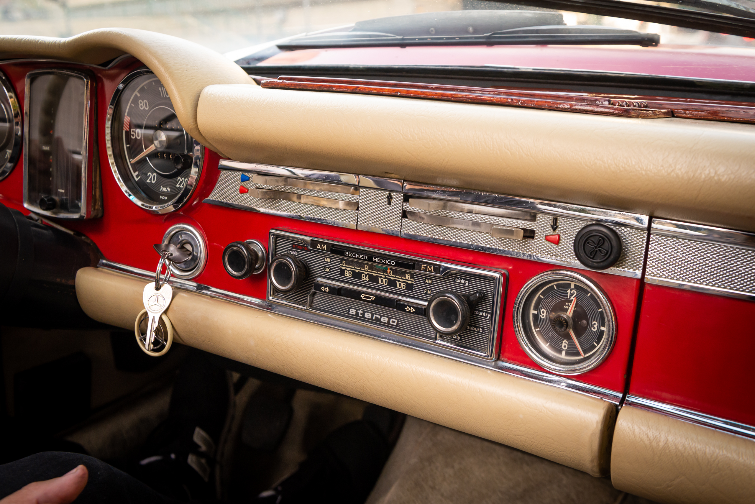 1971 mercedes benz 280 sl pagoda a venda the garage