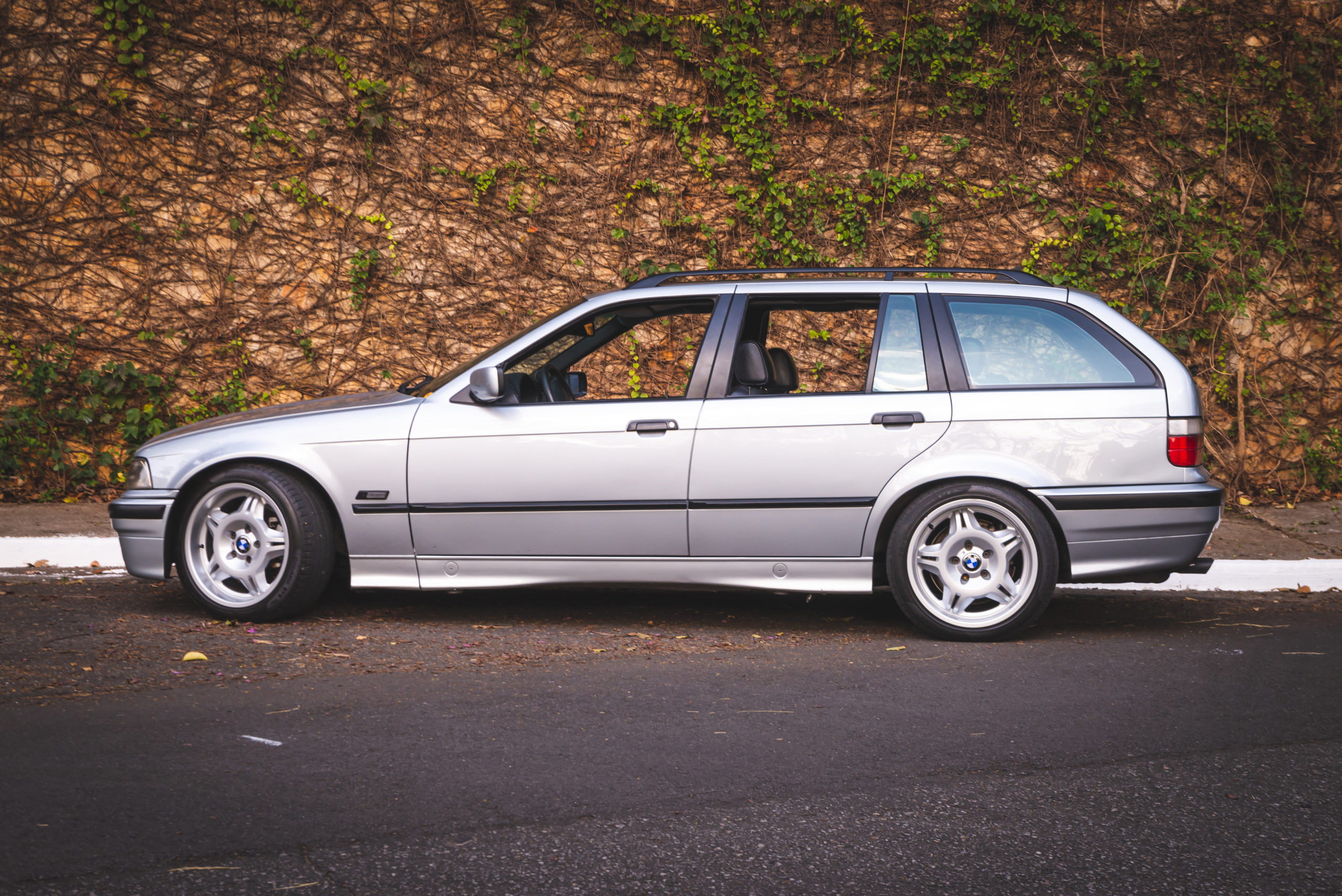 1996 BMW 328i a venda na the garage