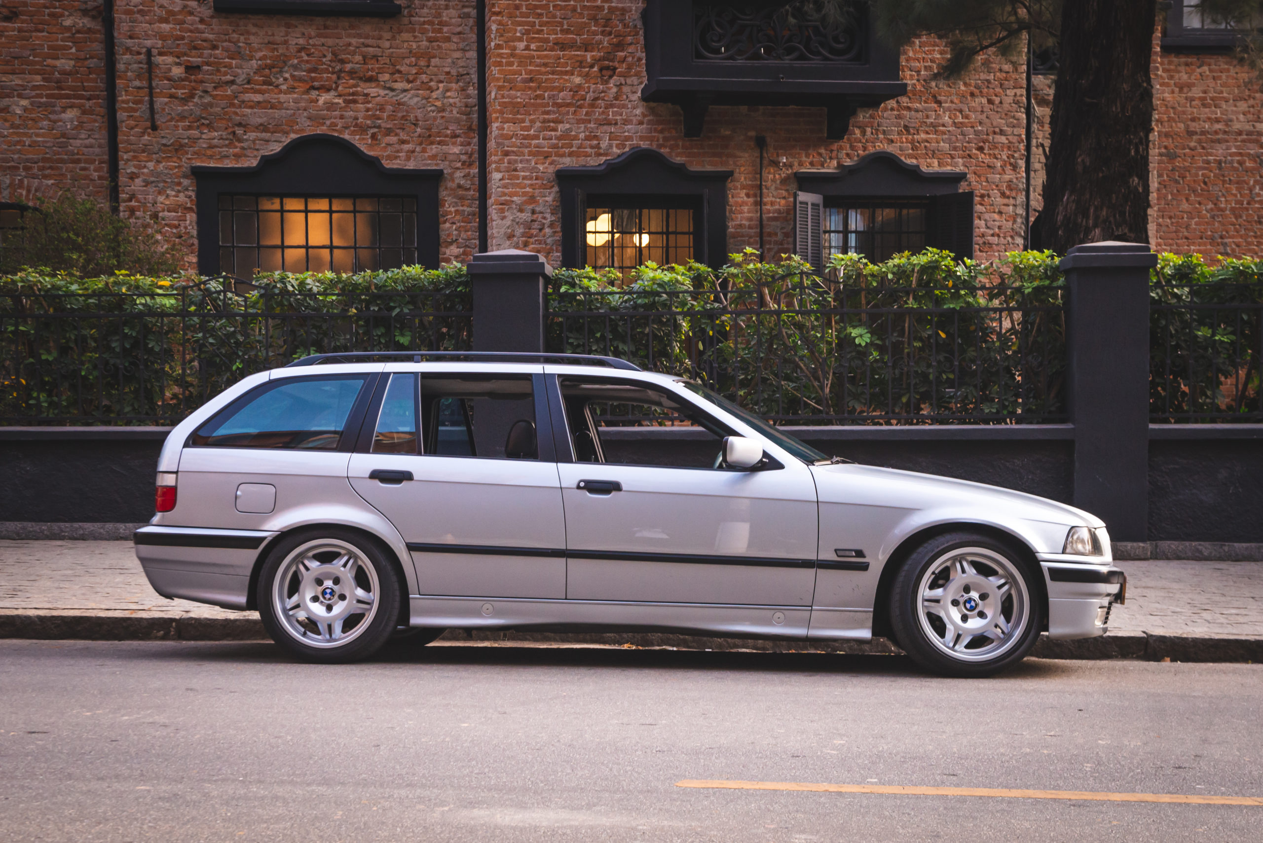 1996 BMW 328i a venda na the garage