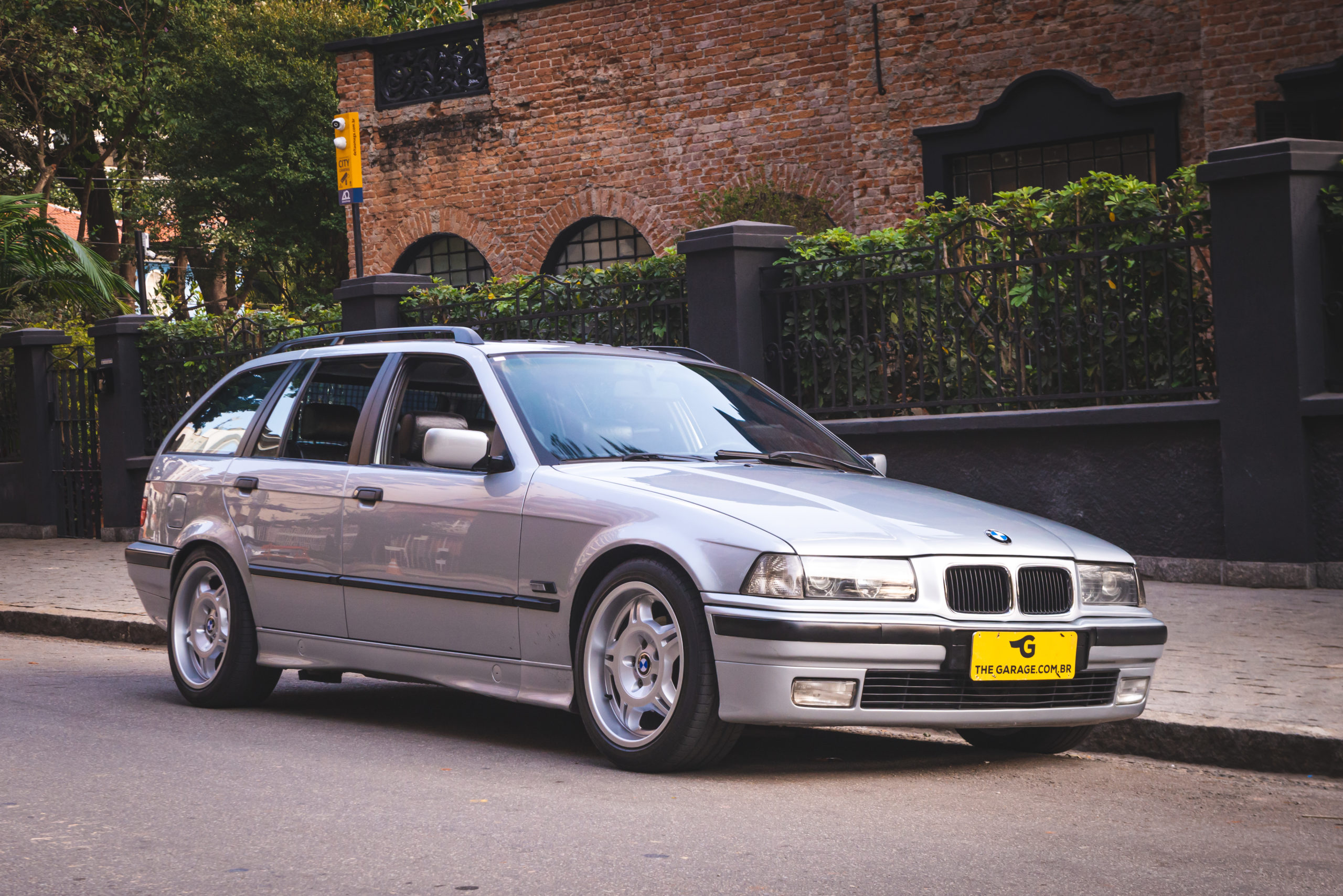 1996 BMW 328i a venda na the garage