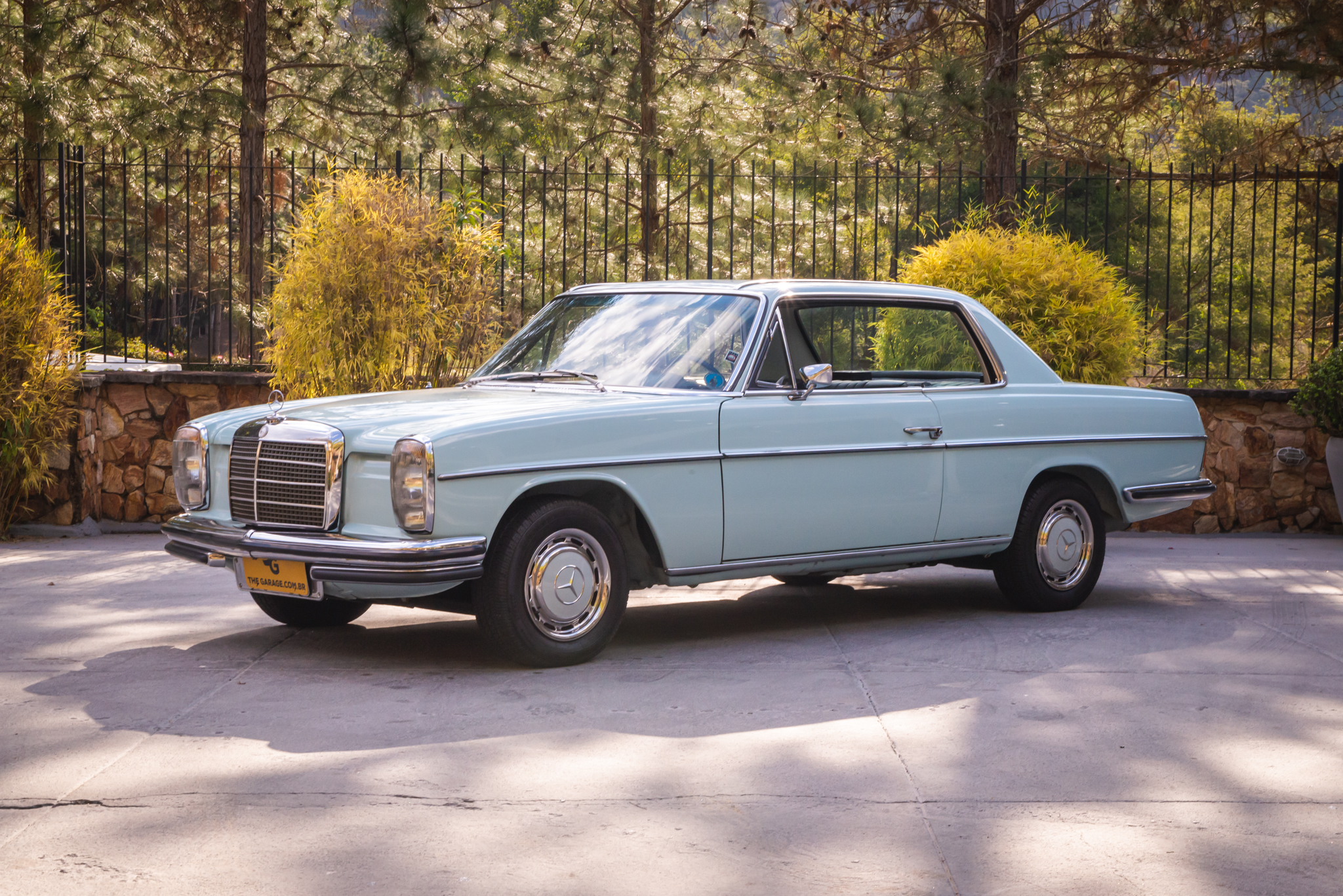 1972 Mercedes 250C a venda the garage