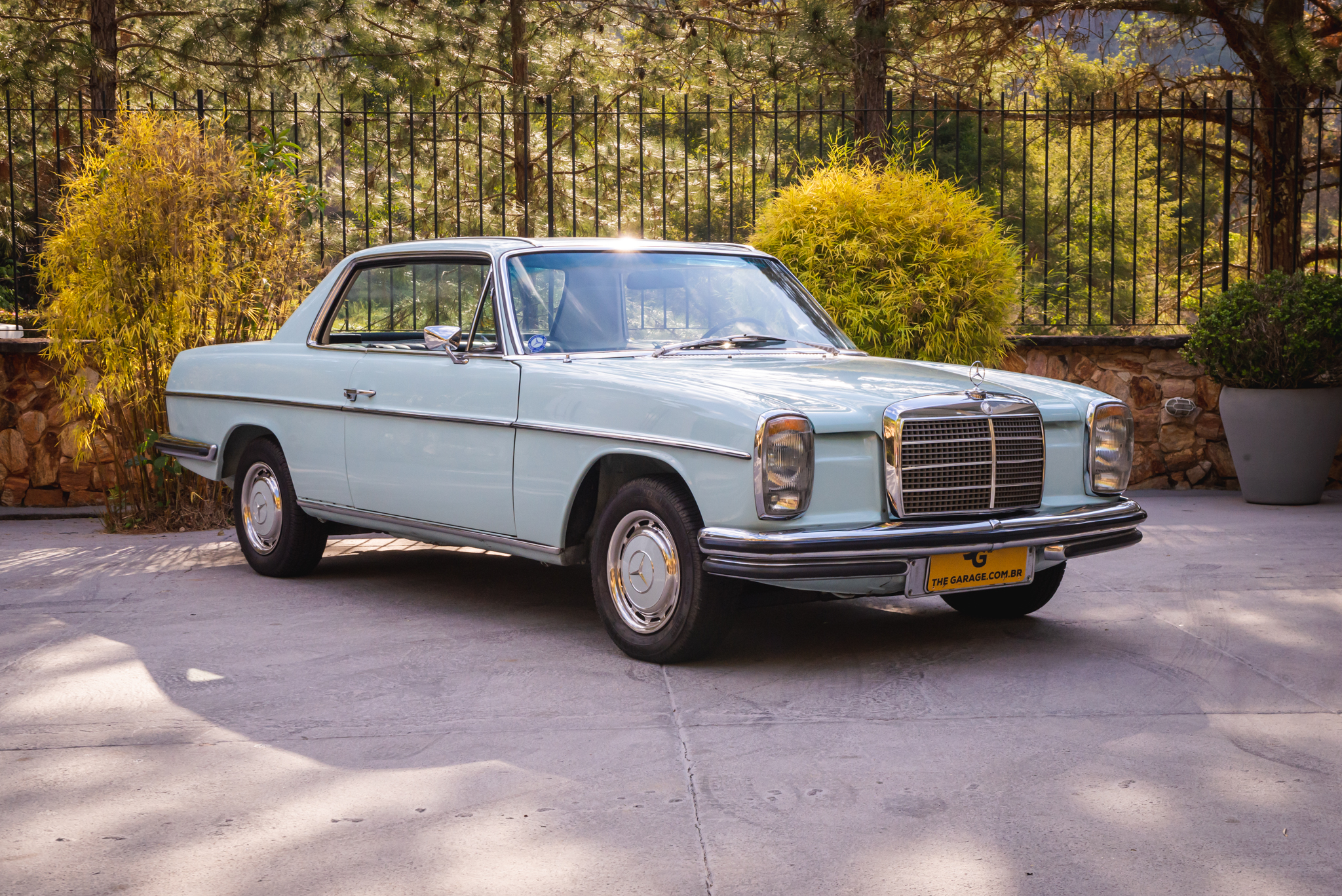 1972 Mercedes 250C a venda the garage