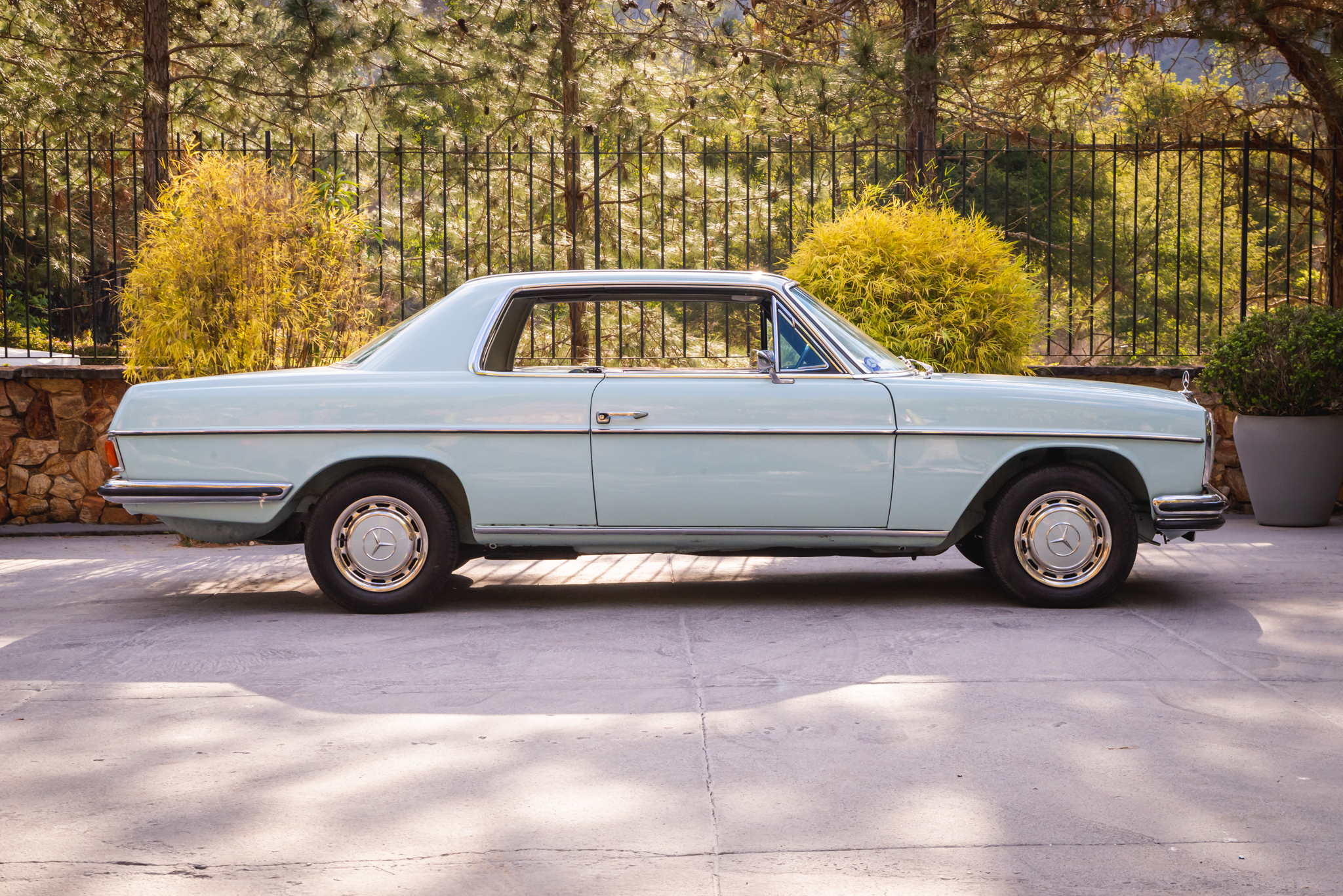 1972 Mercedes 250C a venda the garage