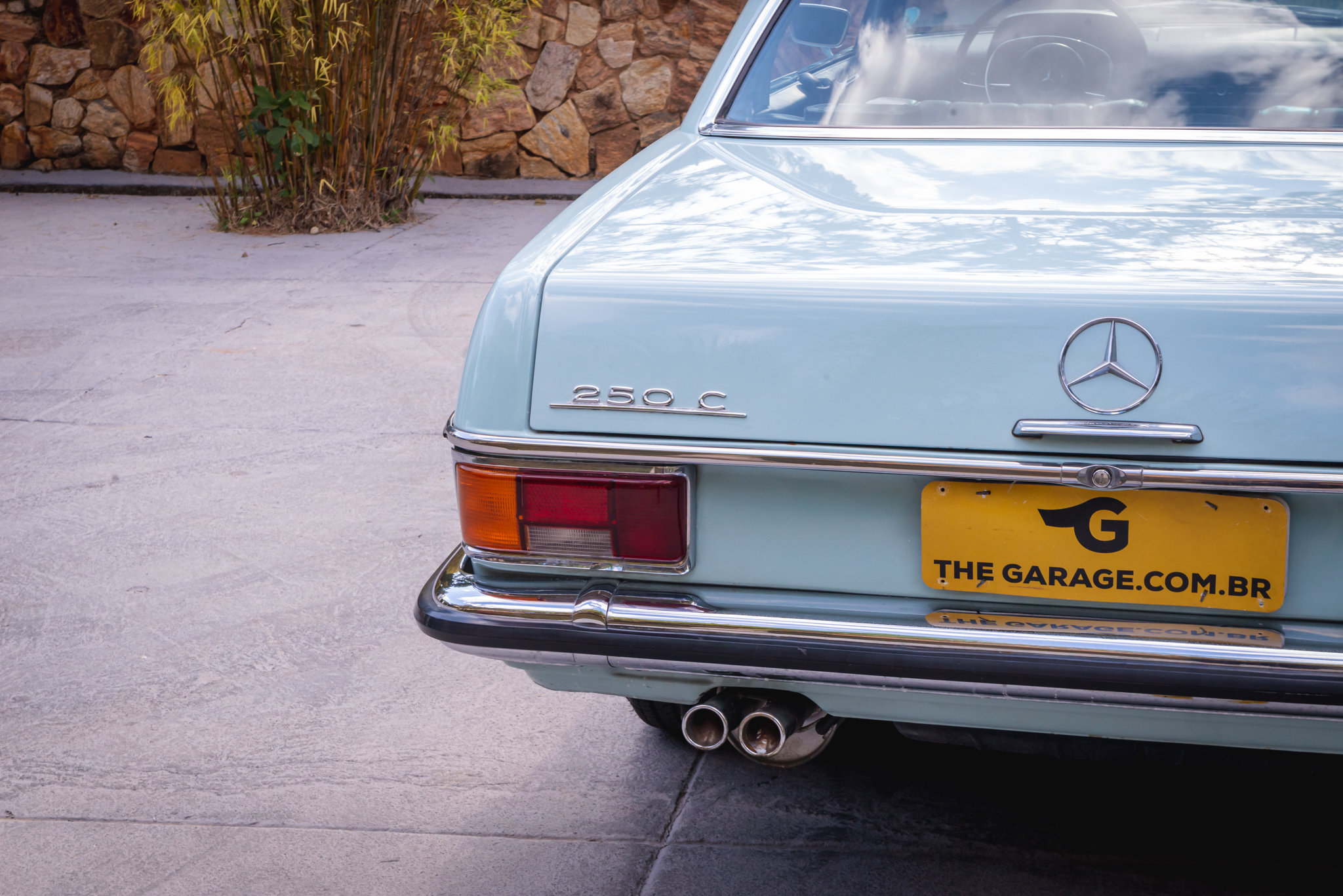 1972 Mercedes 250C a venda the garage