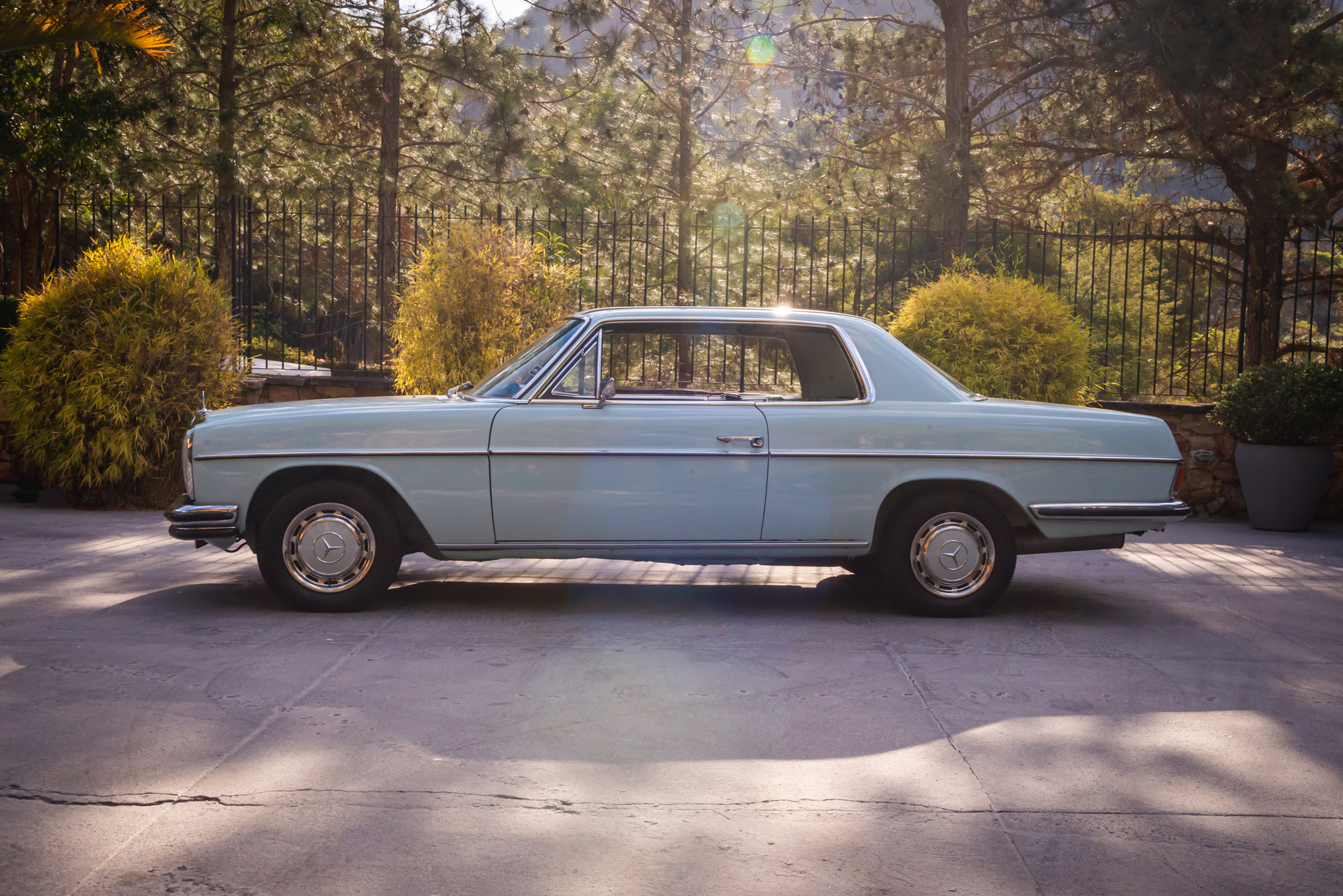 1972 Mercedes 250C a venda the garage