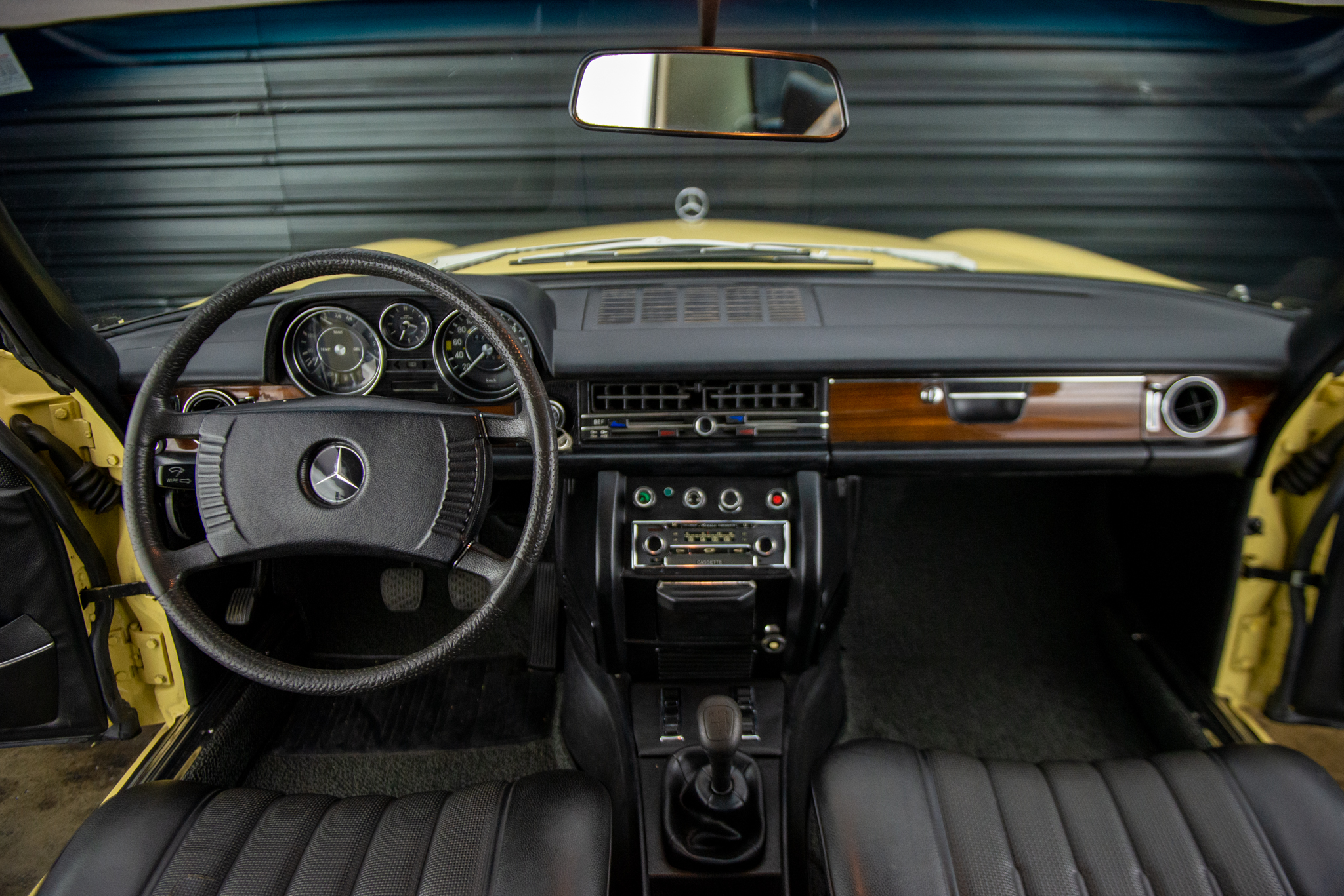 1974 Mercedes Benz 280CE W114 a venda the garage