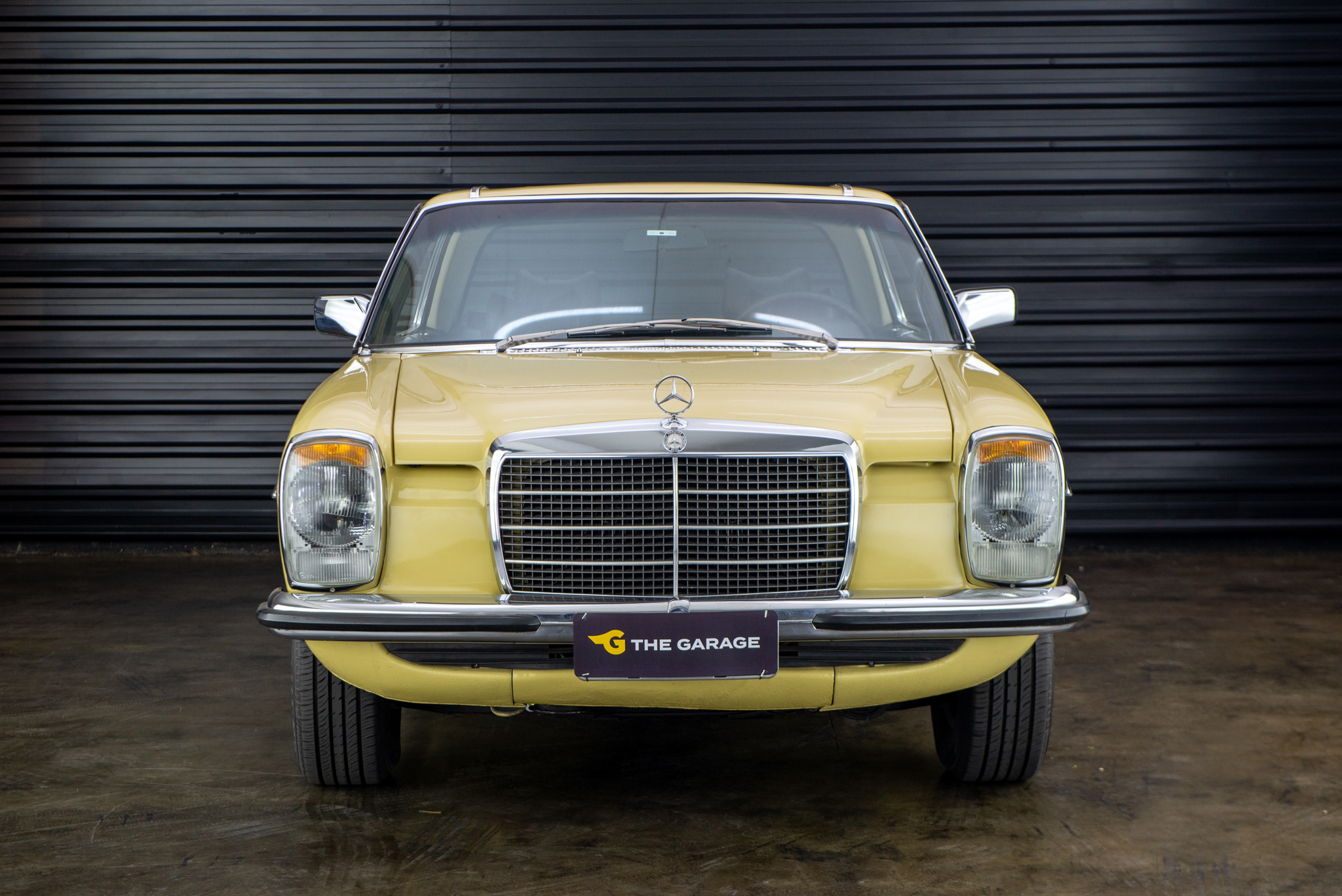 1974 Mercedes Benz 280CE W114 a venda the garage