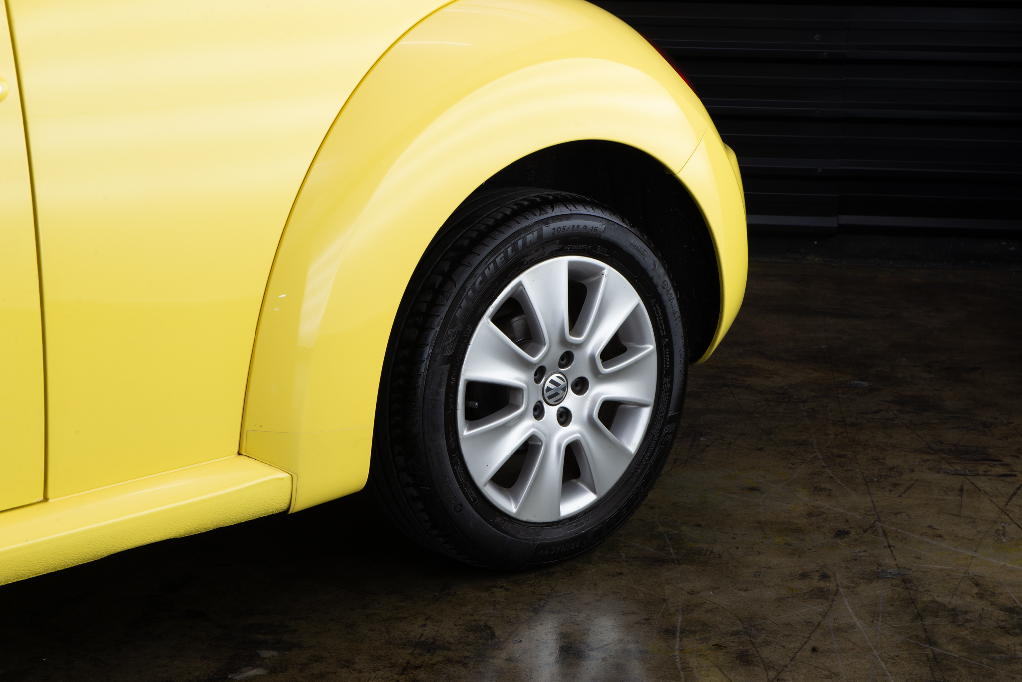 2009 Volkswagen new beetle amarelo a venda the garage