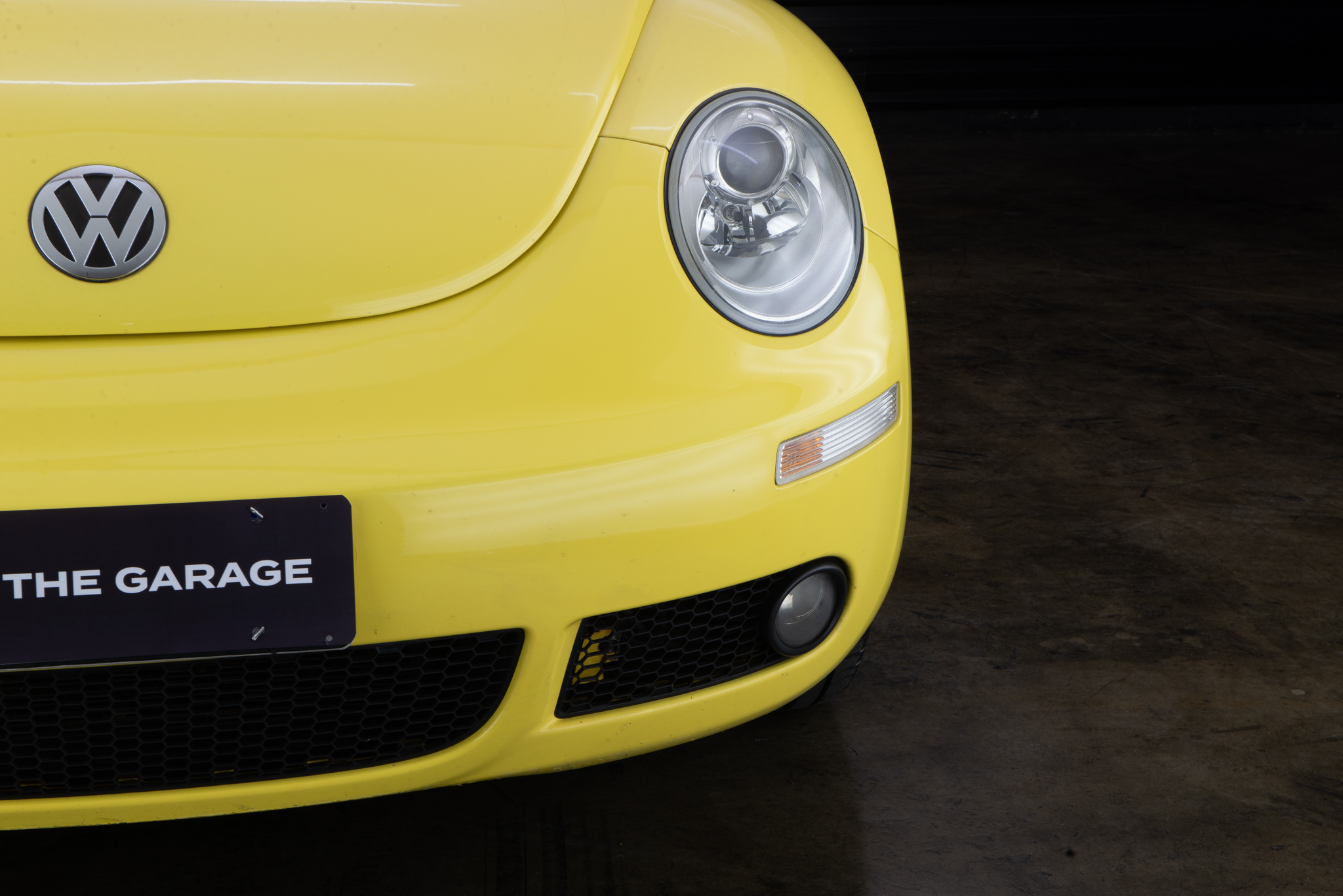 2009 Volkswagen new beetle amarelo a venda the garage