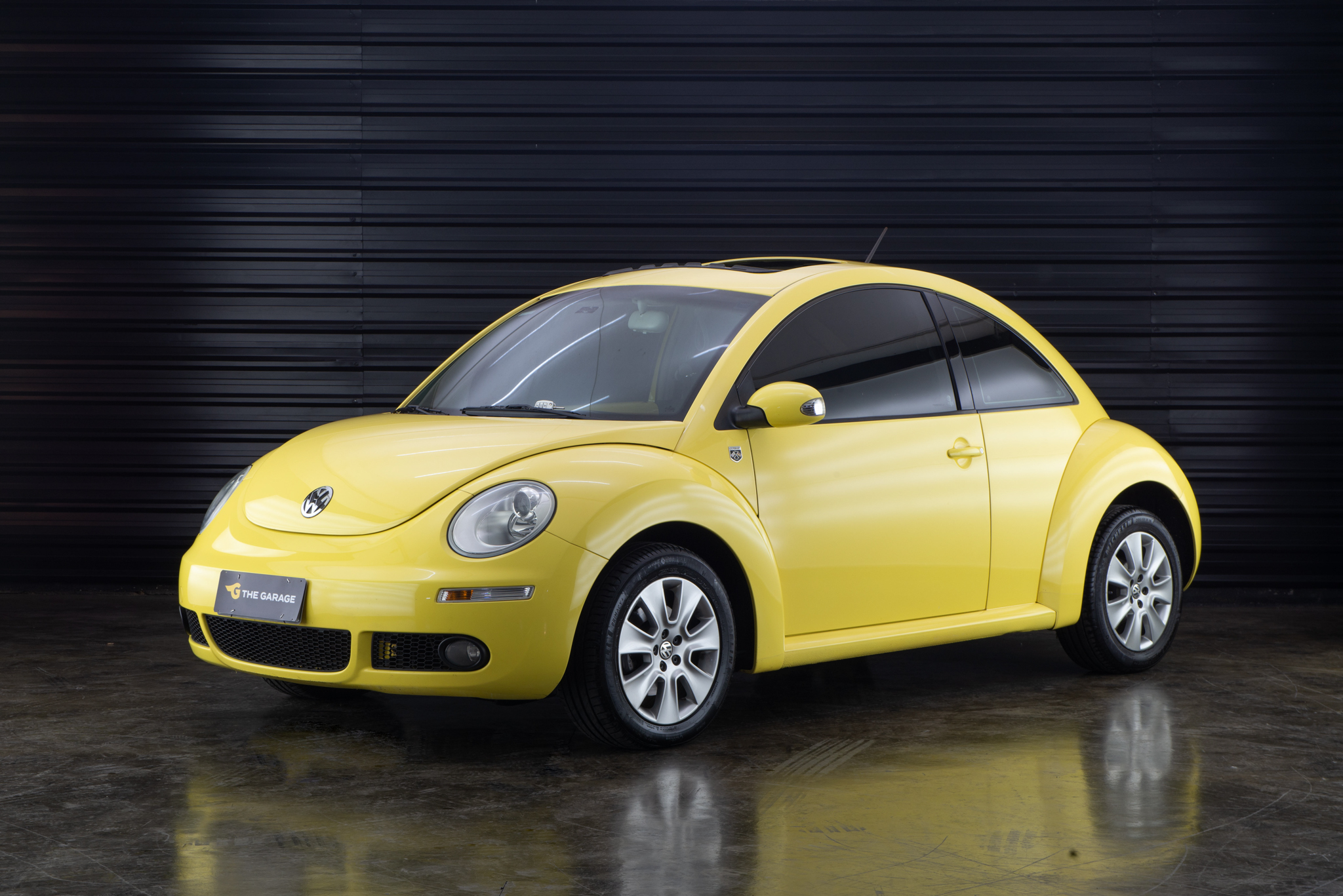 2009 Volkswagen new beetle amarelo a venda the garage