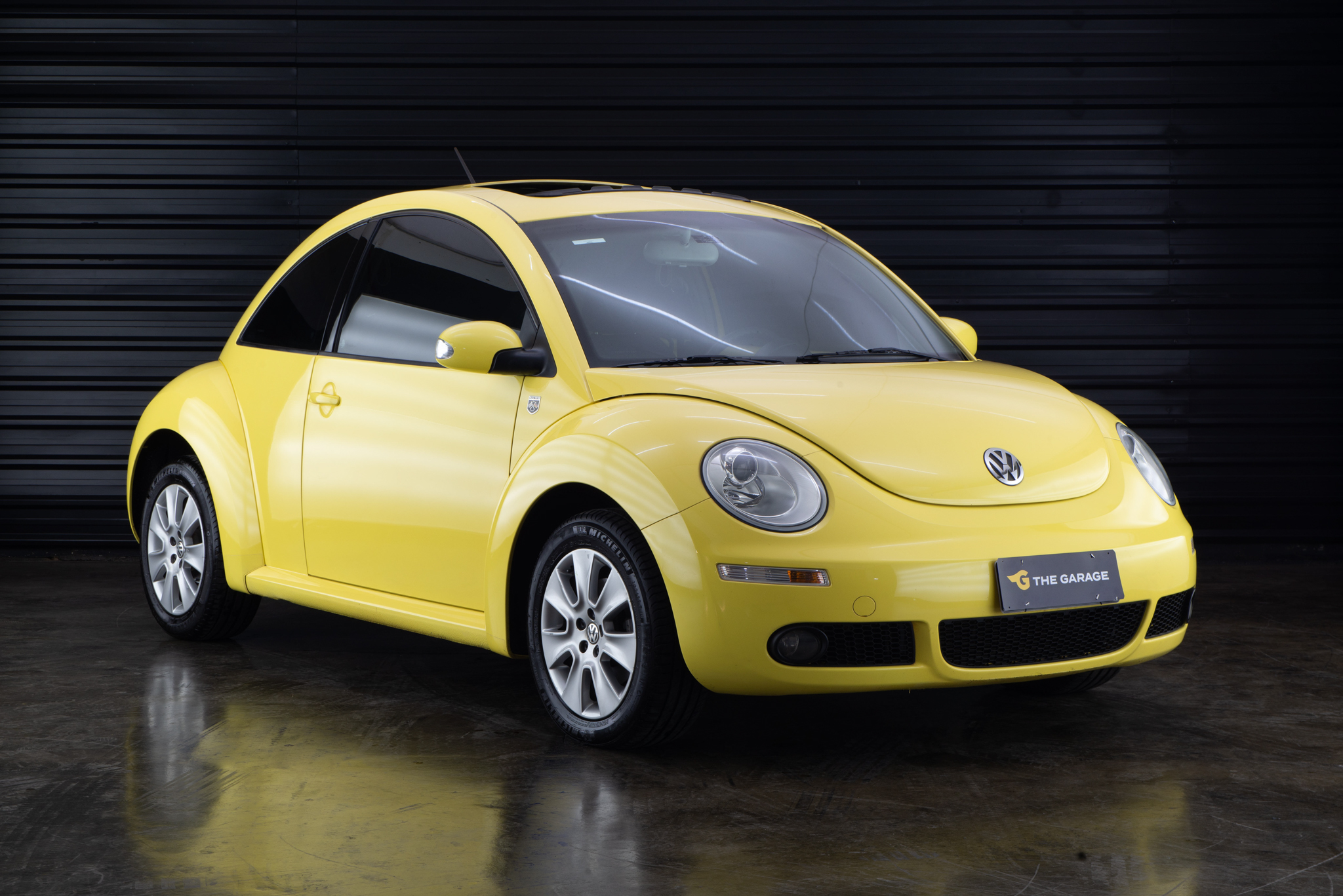 2009 Volkswagen new beetle amarelo a venda the garage