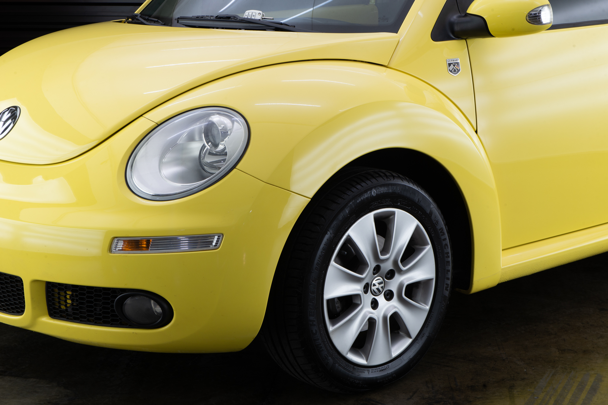 2009 Volkswagen new beetle amarelo a venda the garage