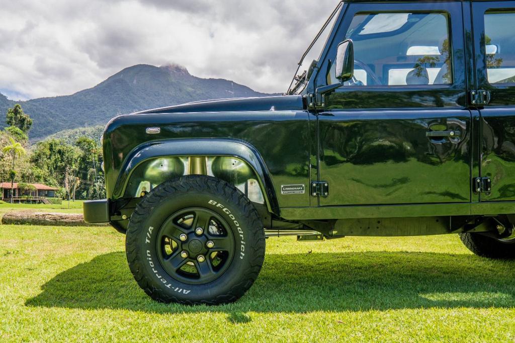 Land-Rover-110-The-Garage