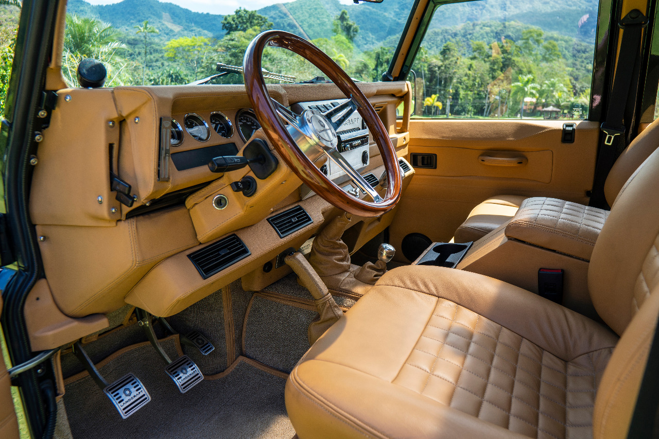 Land-Rover-110-The-Garage