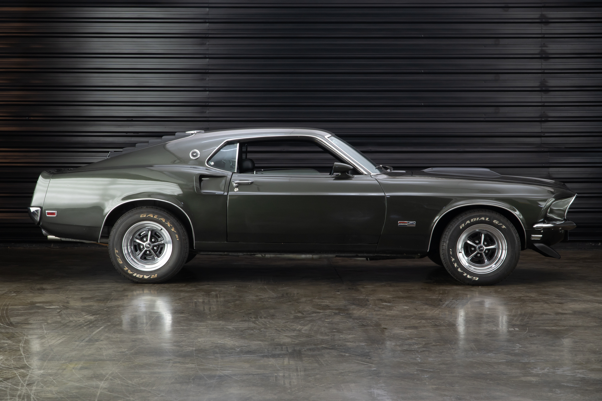 1969 Ford Mustang Fastback verde a venda the garage