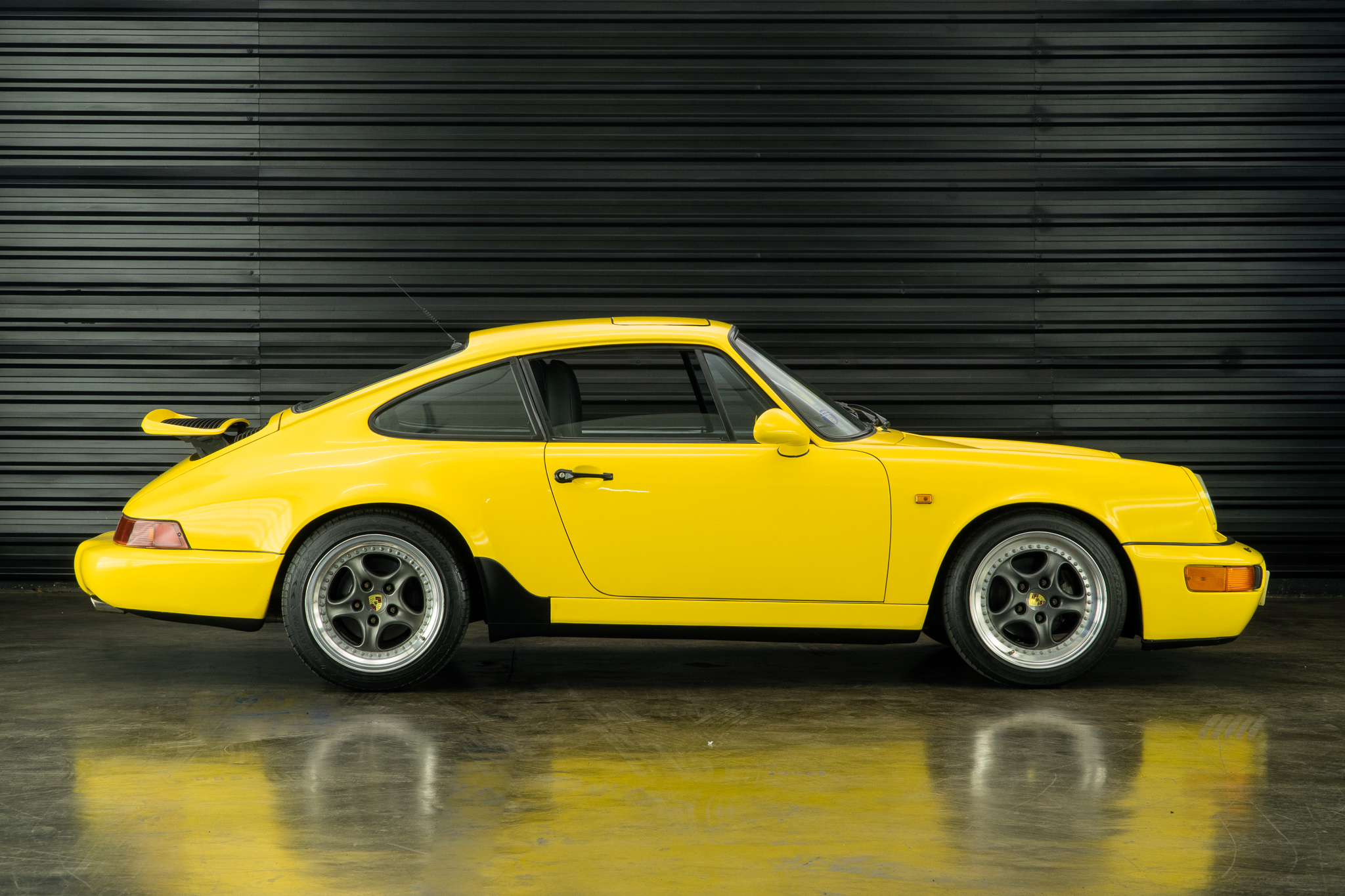 1974 Porsche 911 coupe a venda the garage