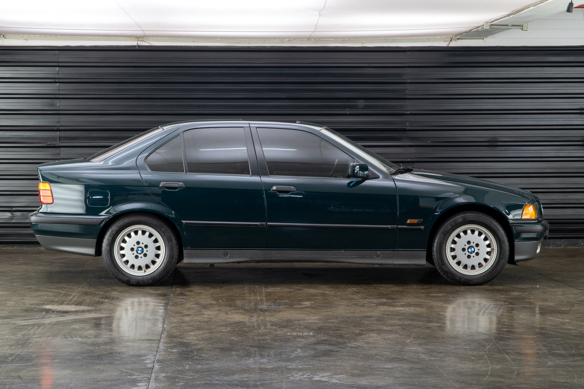 1994 BMW 325i a venda the garage