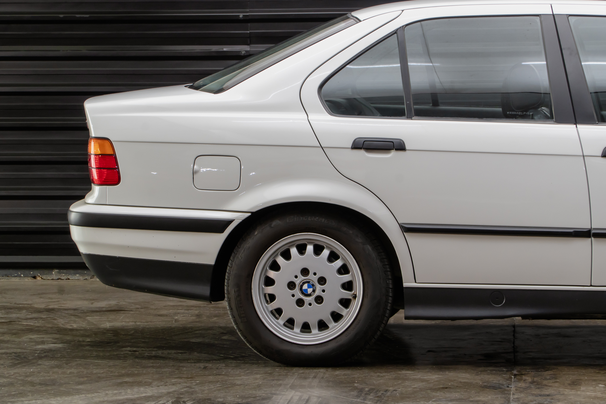 1994 BMW 325i a venda the garage