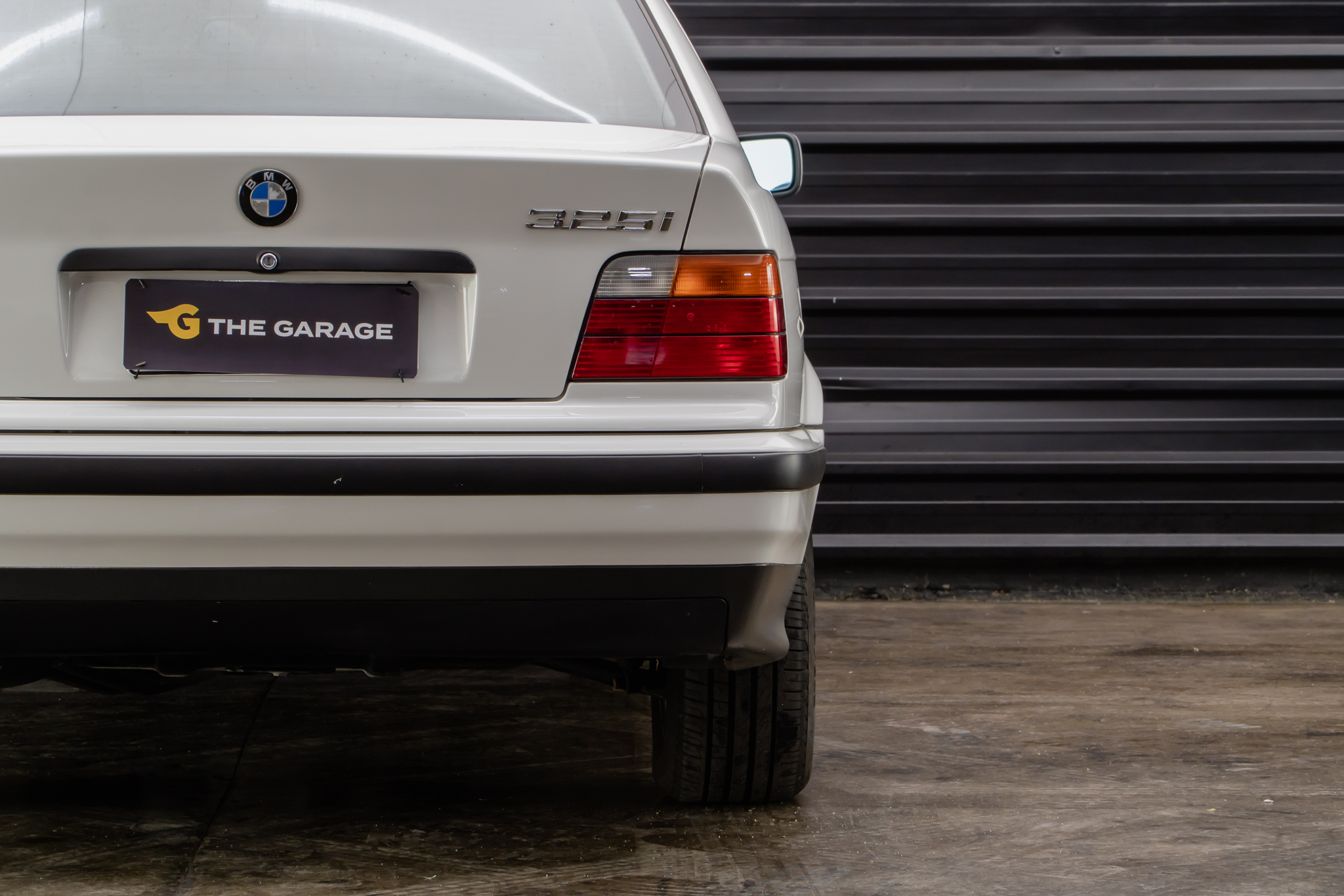 1994 BMW 325i a venda the garage