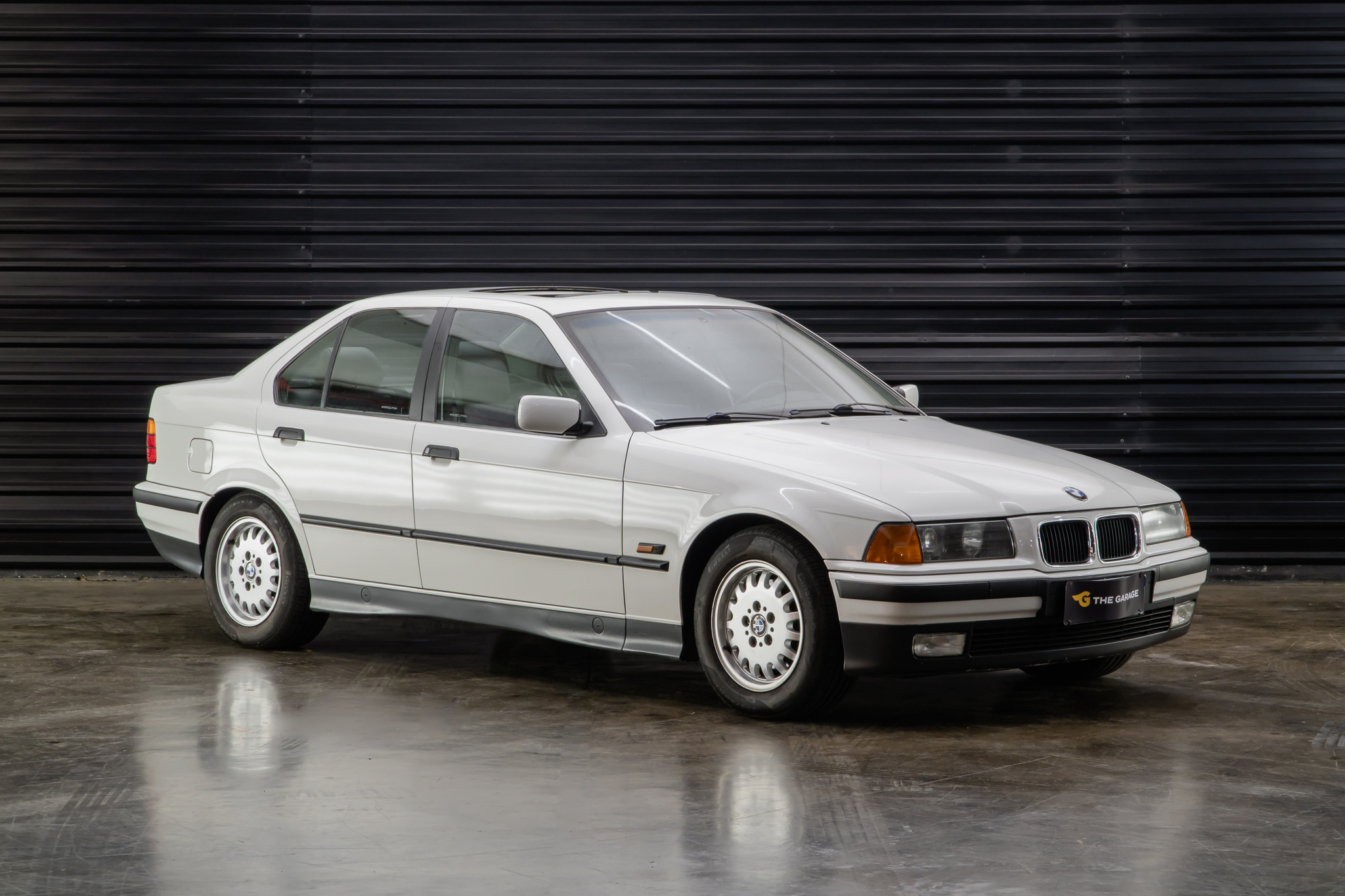 1994 BMW 325i a venda the garage