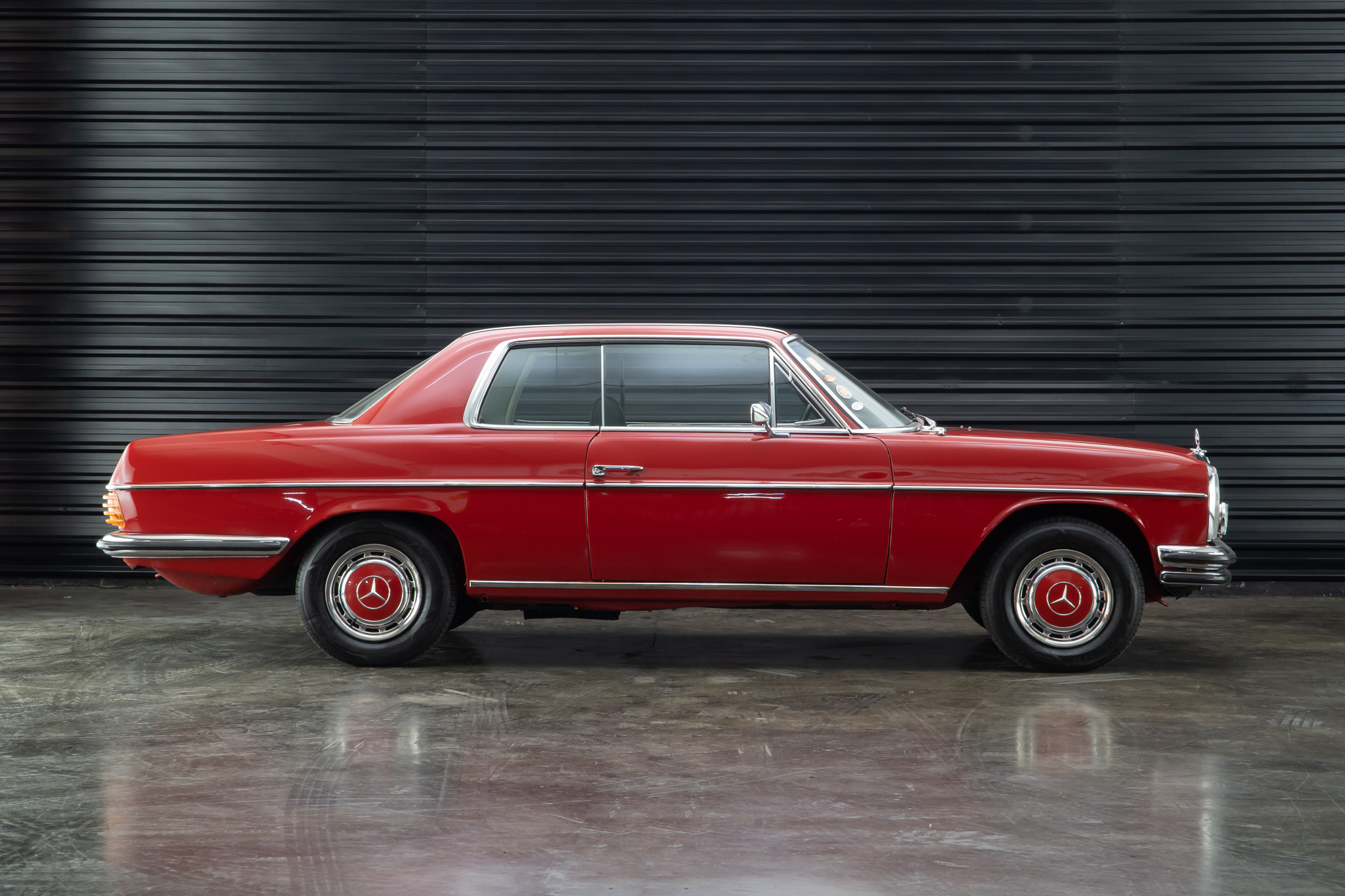 1973 Mercedes Benz 280C W114 a venda The garage