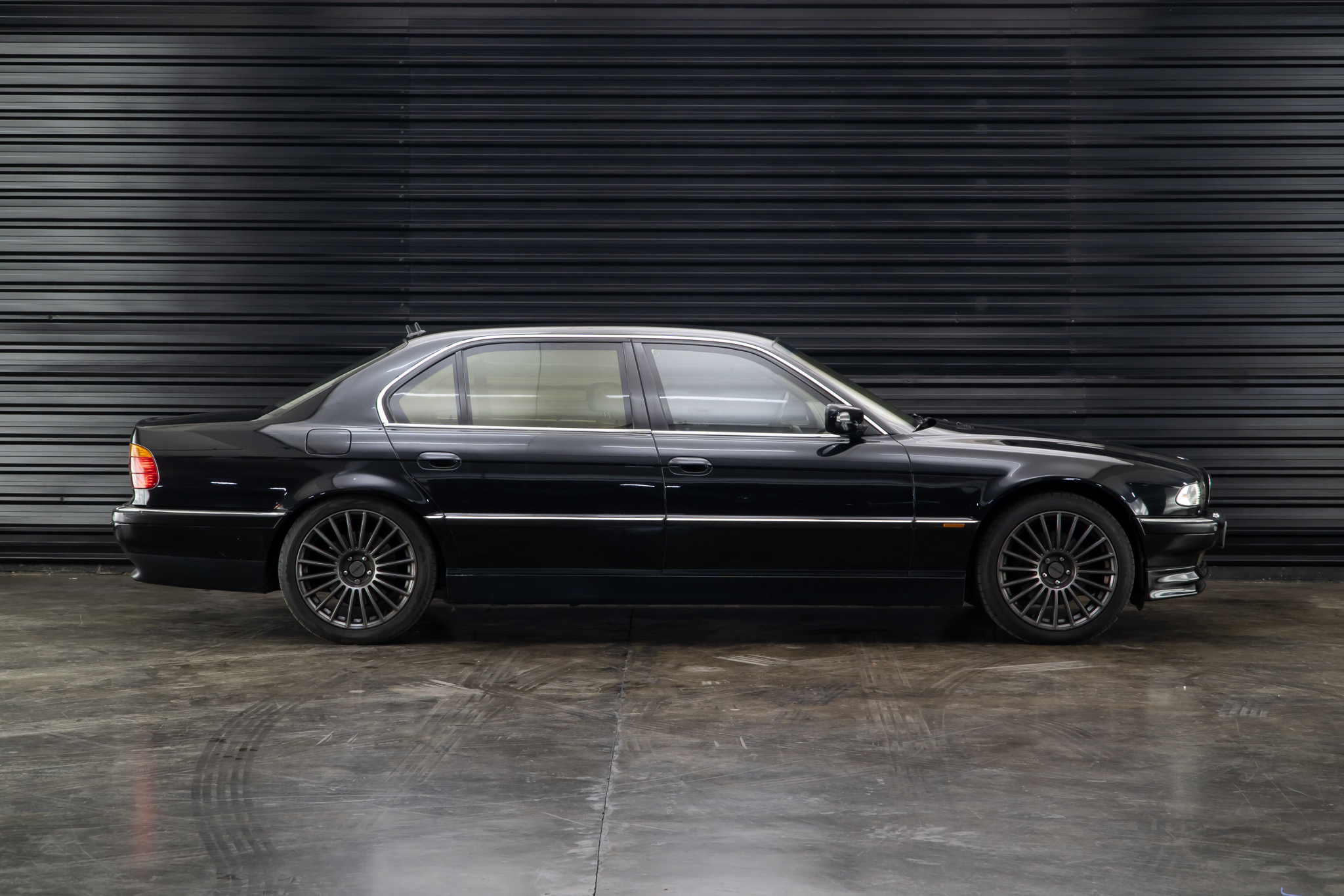 2000 BMW 740IL a venda The garage