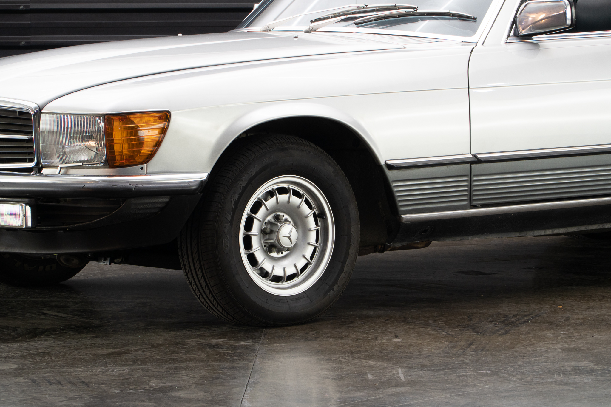 1980 Mercedes Benz 500 sl c a venda The garage