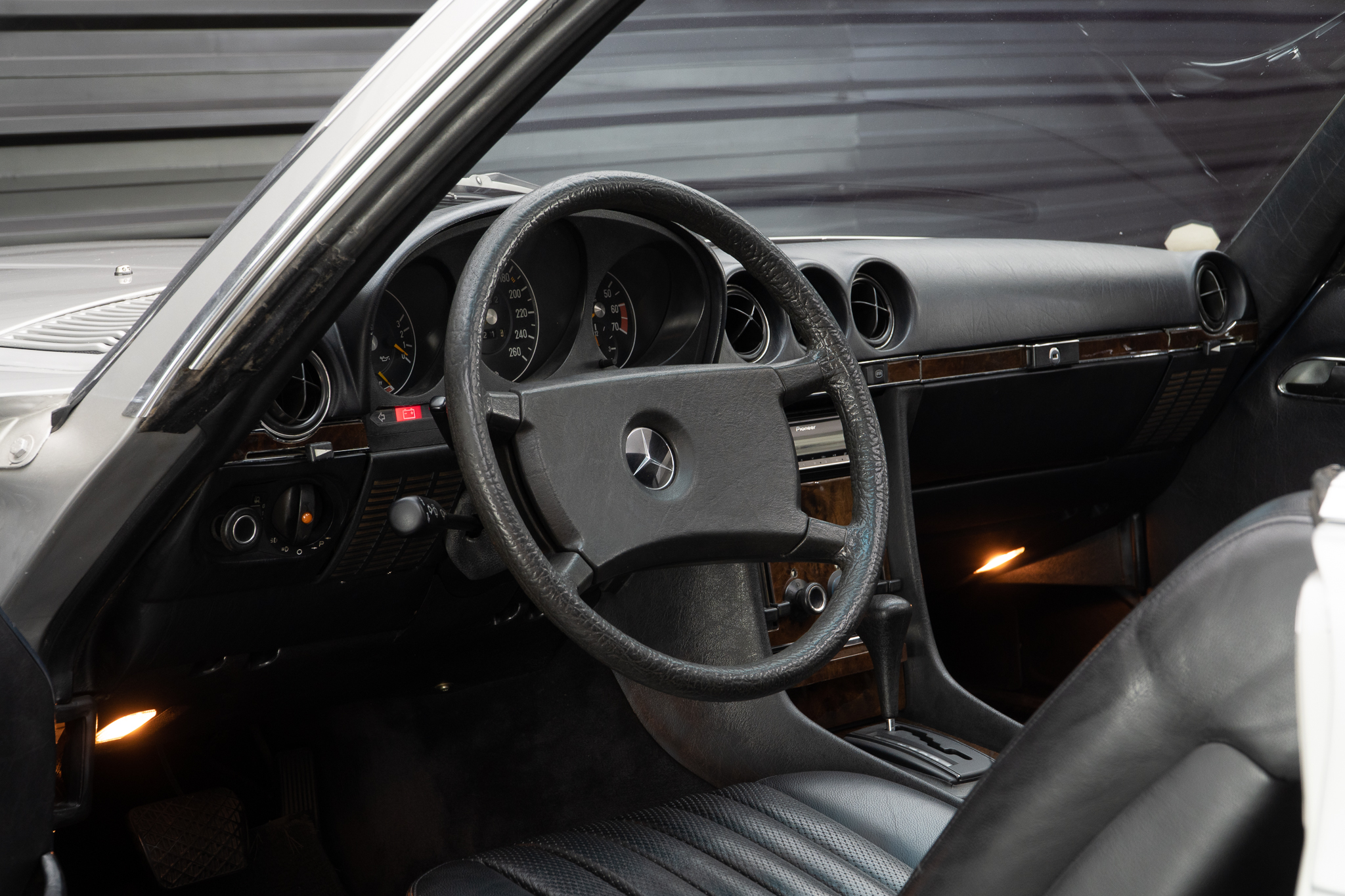 1980 Mercedes Benz 500 sl c a venda The garage