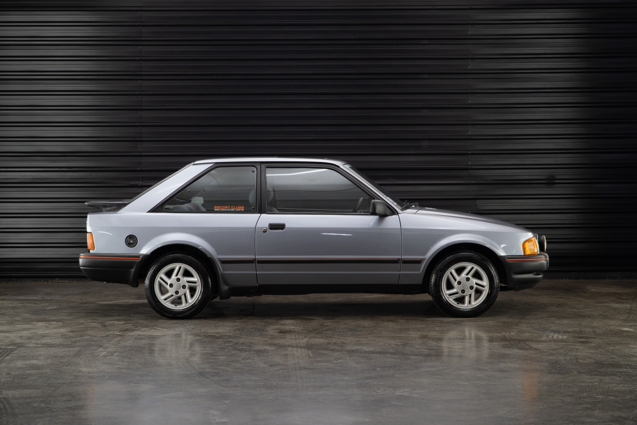 1988 Ford Escort XR-3 a venda the garage for sale