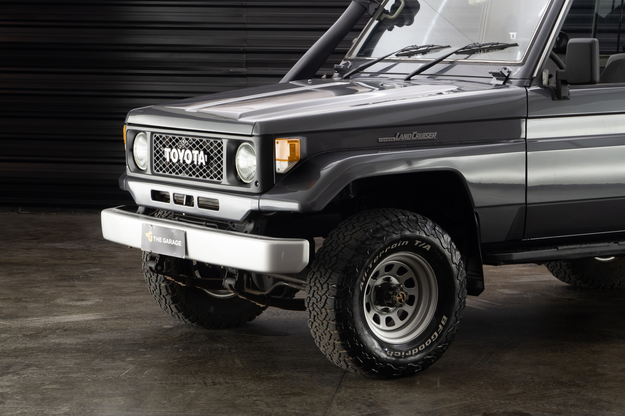 1990 Toyota Land Cruiser LX a venda the garage for sale