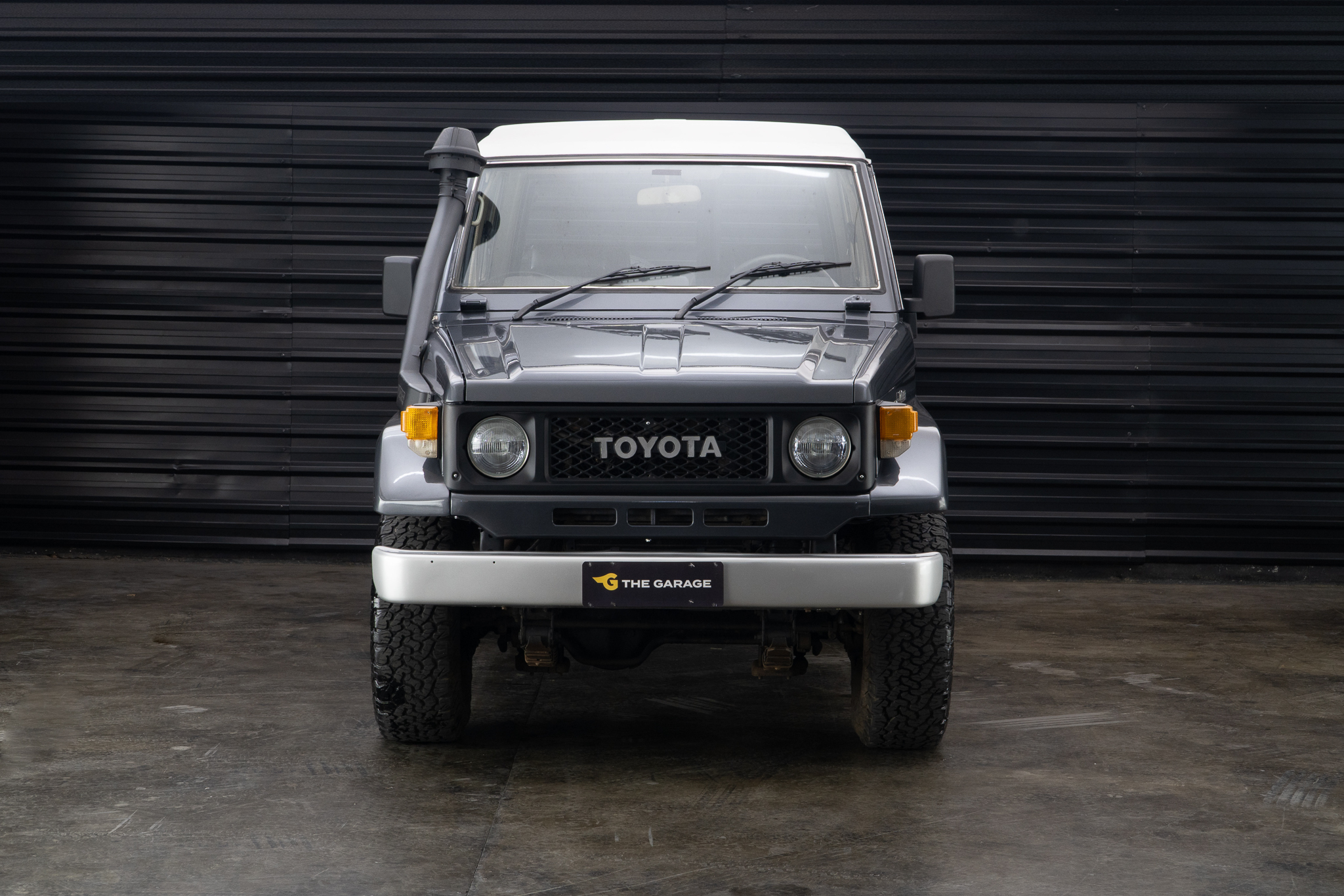 1990 Toyota Land Cruiser LX a venda the garage for sale