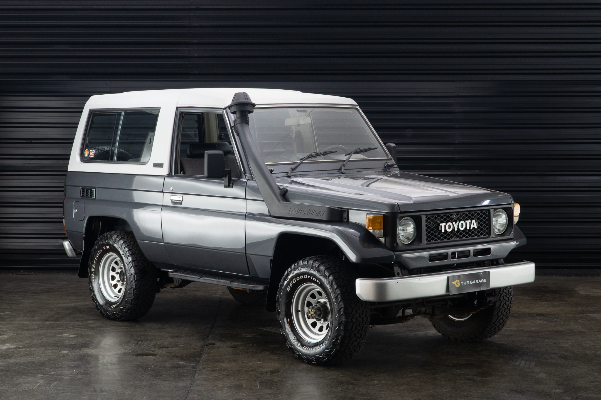 1990 Toyota Land Cruiser LX a venda the garage for sale