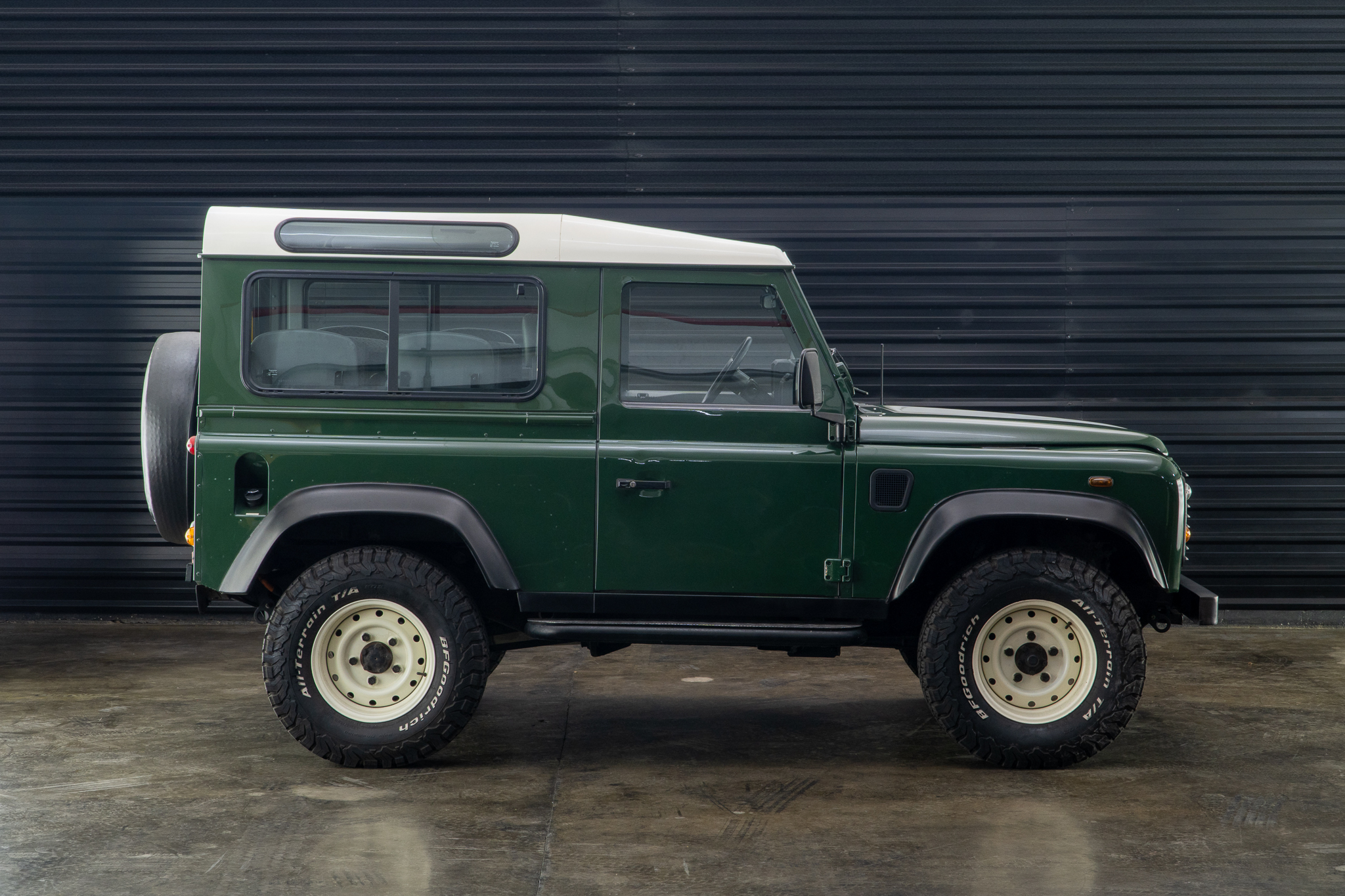 2002 Land Rover defender 90 venda the garage for sale