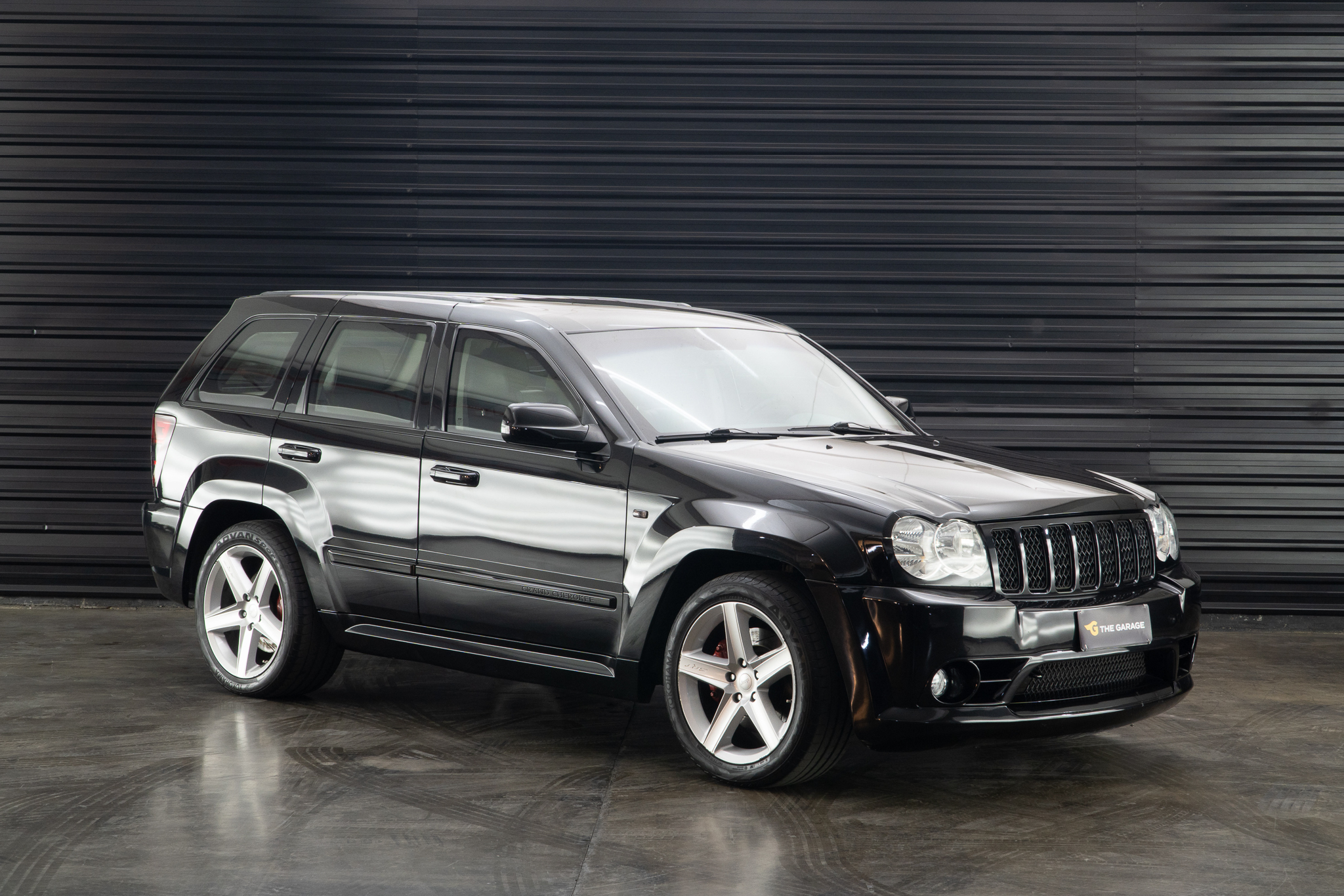 2007 Grand Cherokee SRT8 6.1 a venda the garage for sale