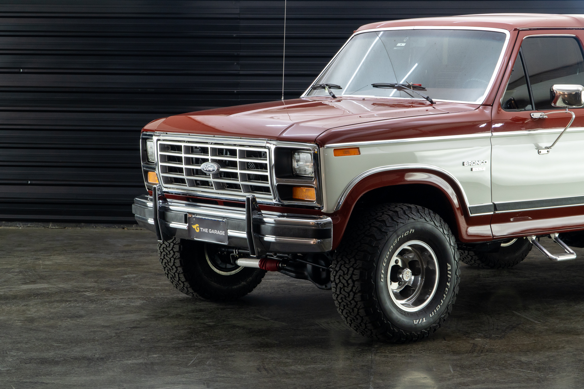 1984 Ford Bronco XLT a venda the garage for sale