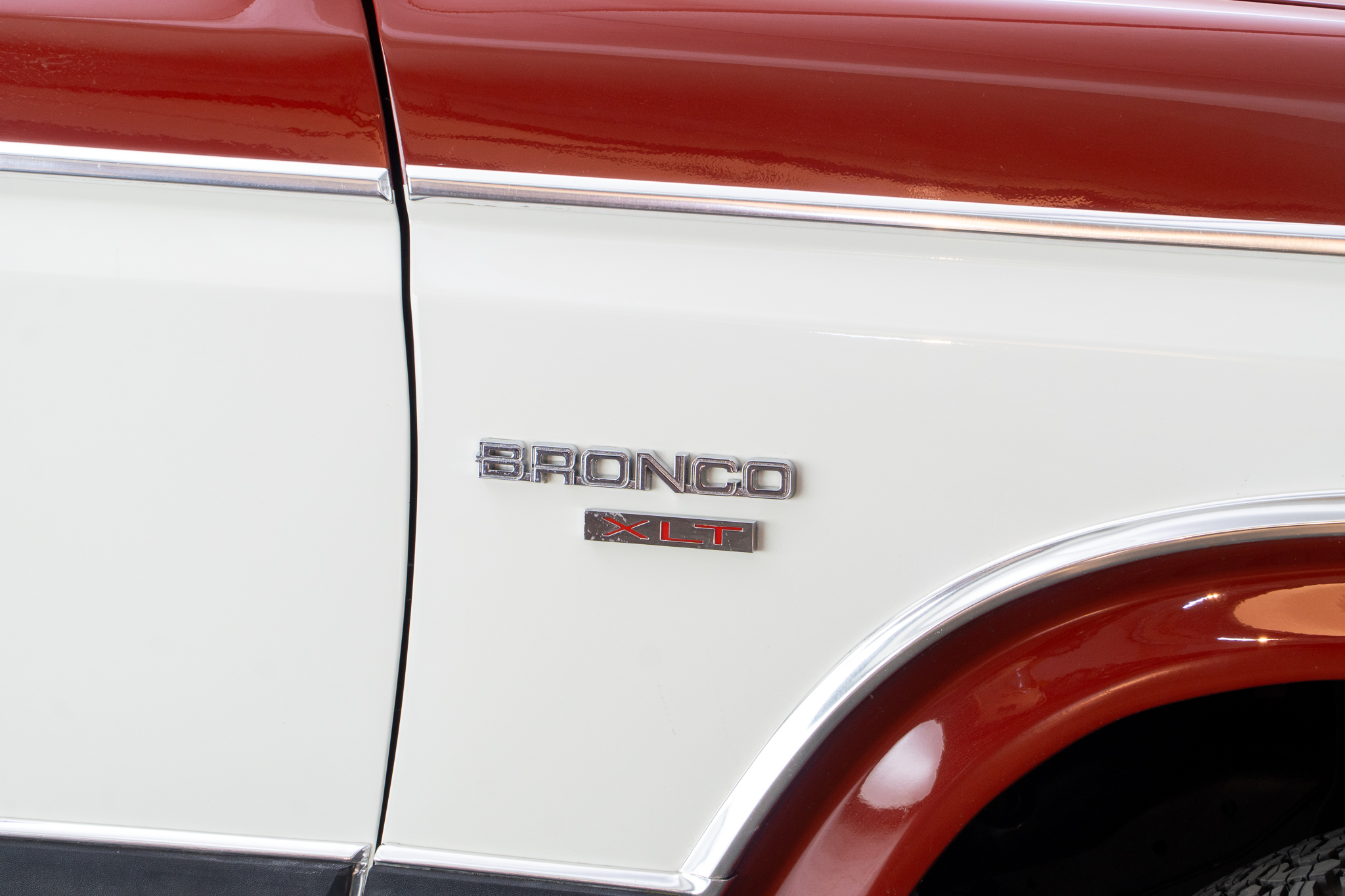 1984 Ford Bronco XLT a venda the garage for sale