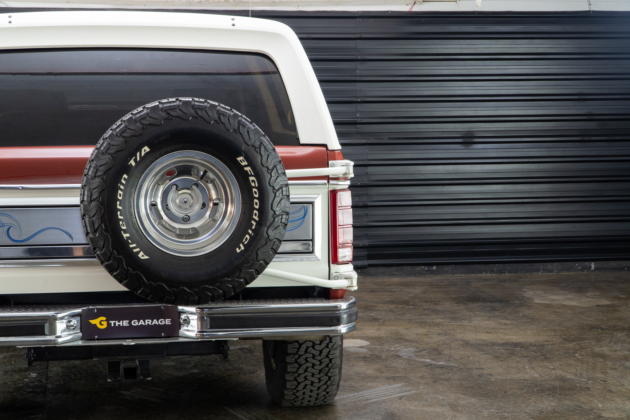 1984 Ford Bronco XLT a venda the garage for sale