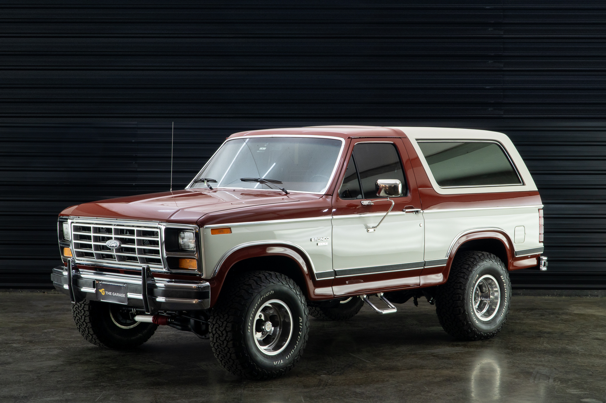1984 Ford Bronco XLT a venda the garage for sale