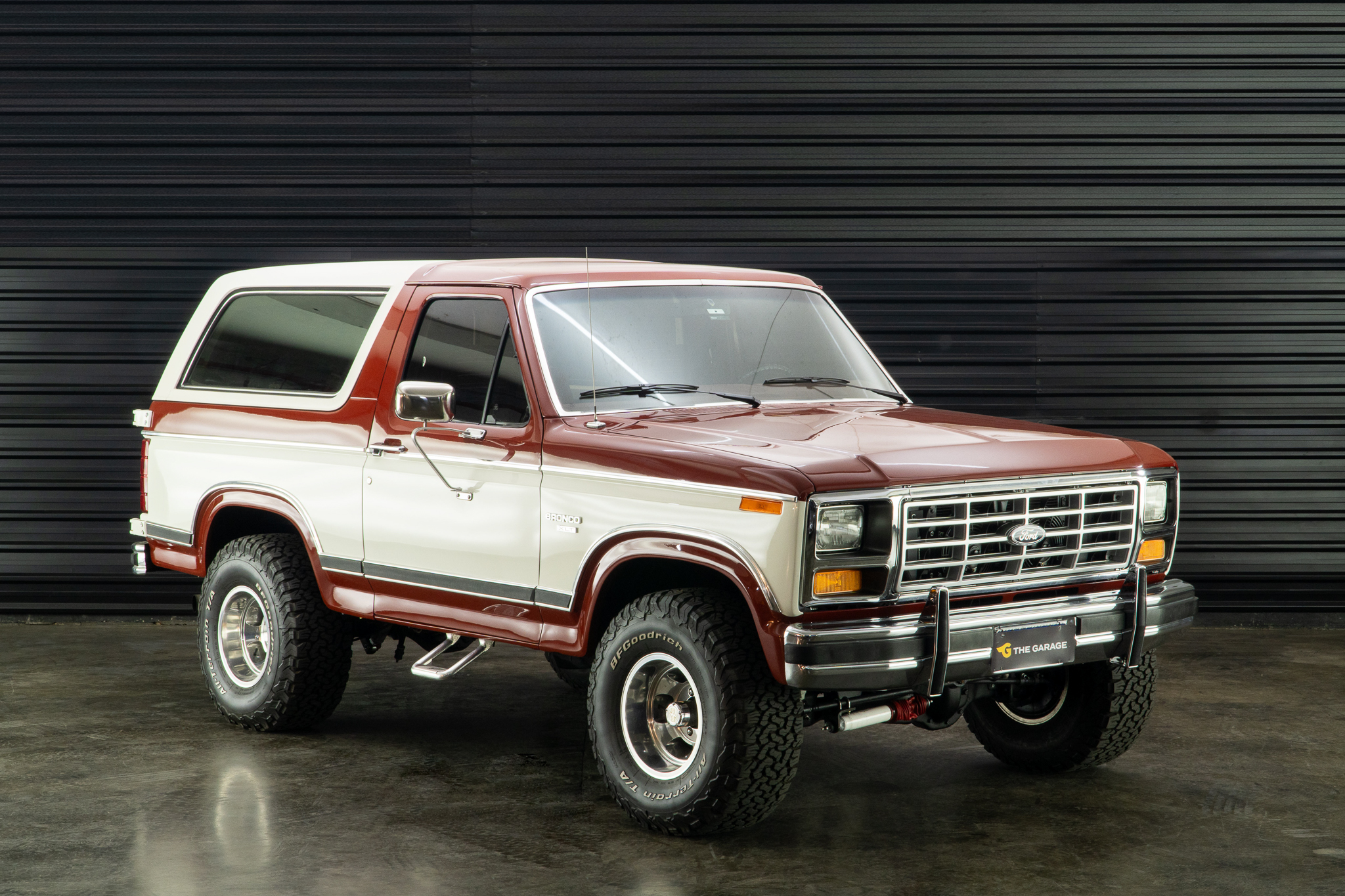 1984 Ford Bronco XLT a venda the garage for sale