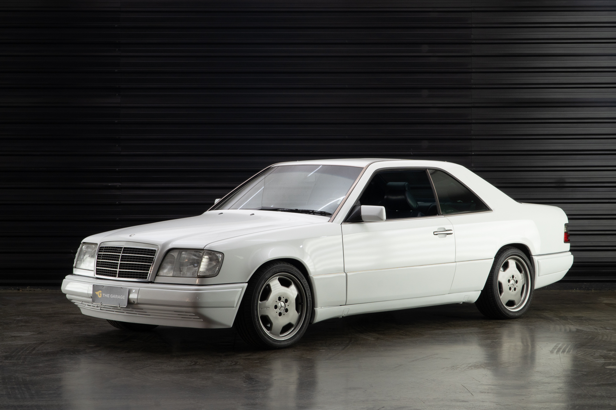 1990 Mercedes-Benz 300 CE (C124) a venda the garage for sale