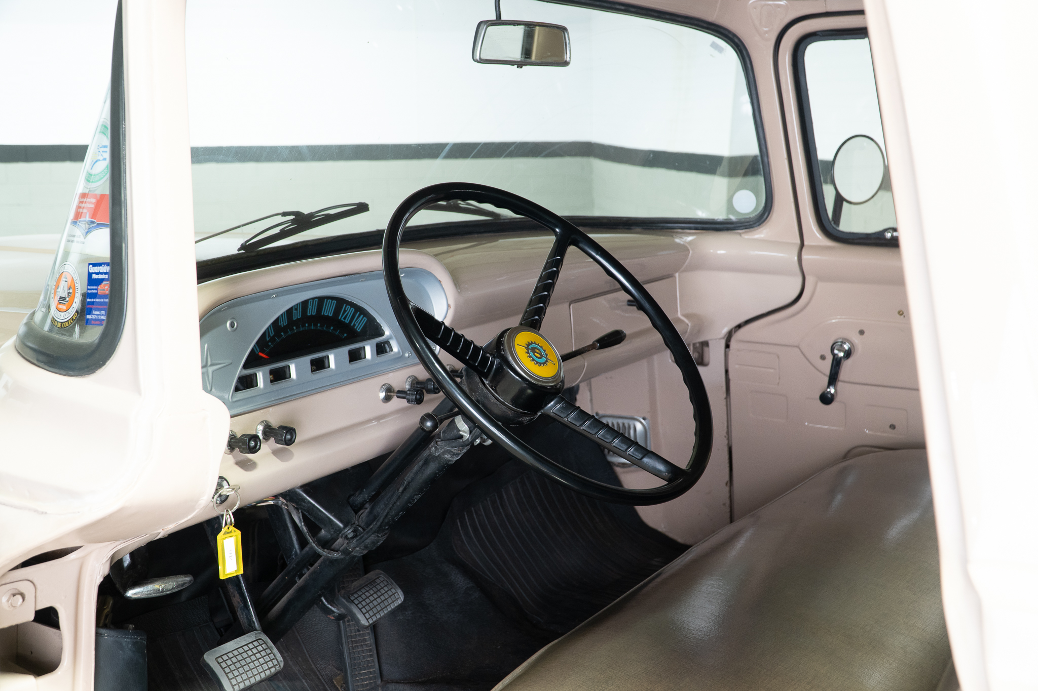 1965 Ford F-100 venda compra the garage for sale