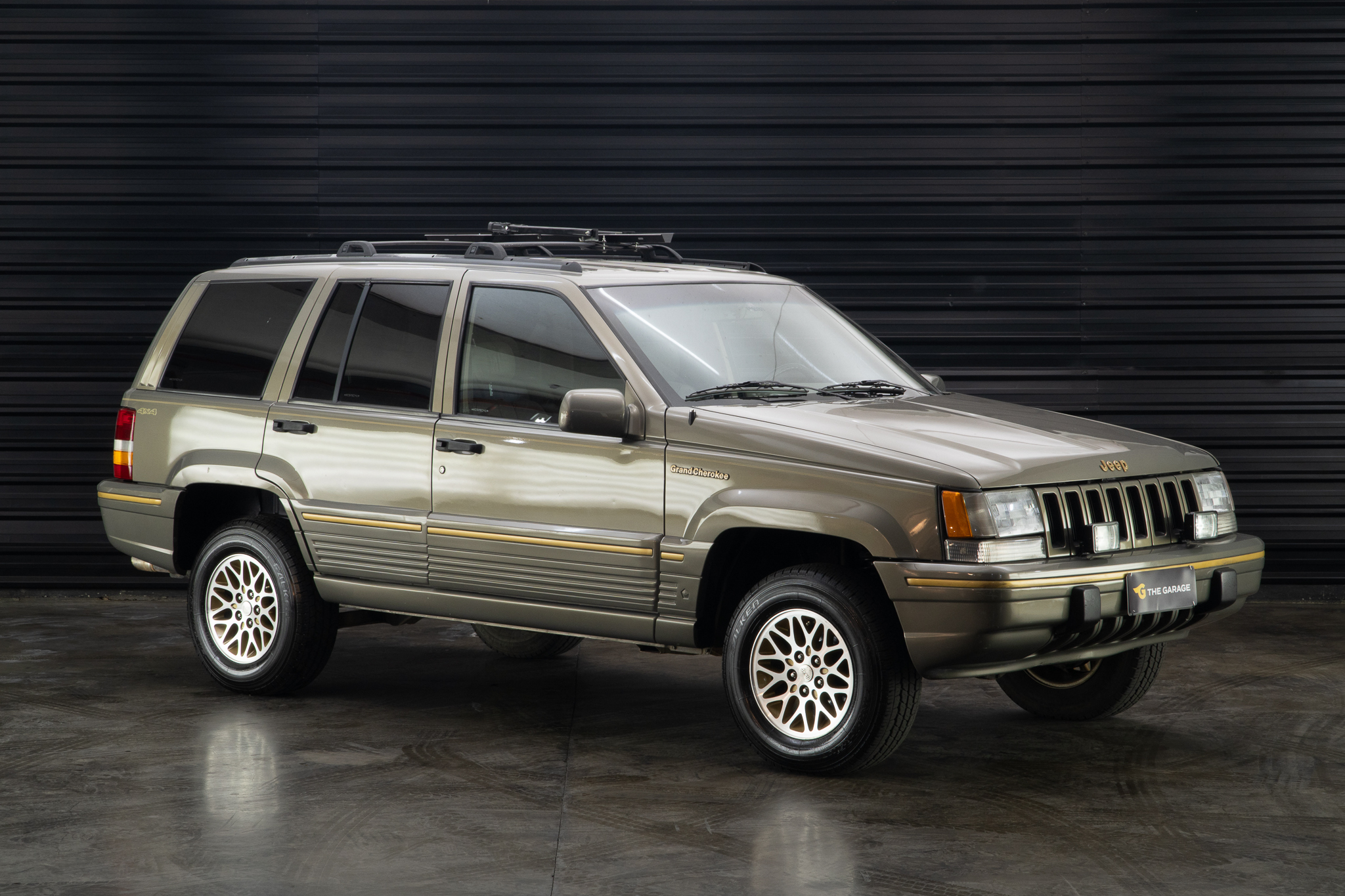 1995 Jeep Grand Cherokee Limited 4X4 a venda the garage for sale