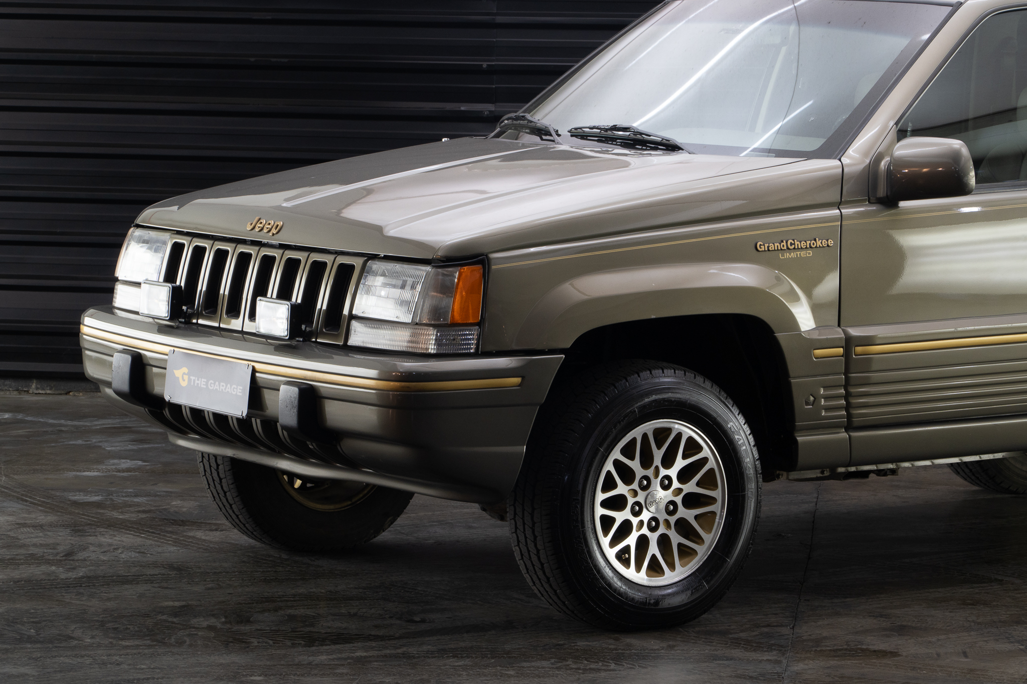 1995 Jeep Grand Cherokee Limited 4X4 a venda the garage for sale