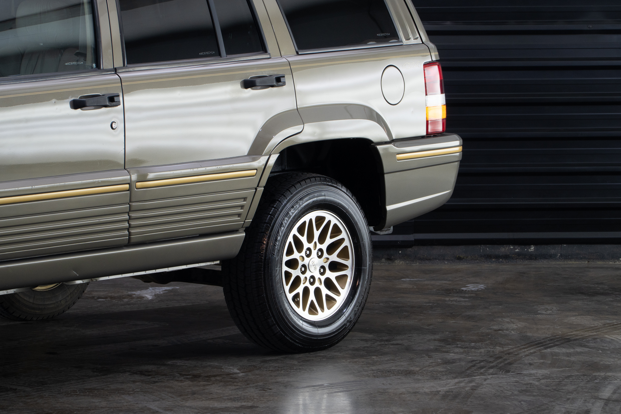 1995 Jeep Grand Cherokee Limited 4X4 a venda the garage for sale