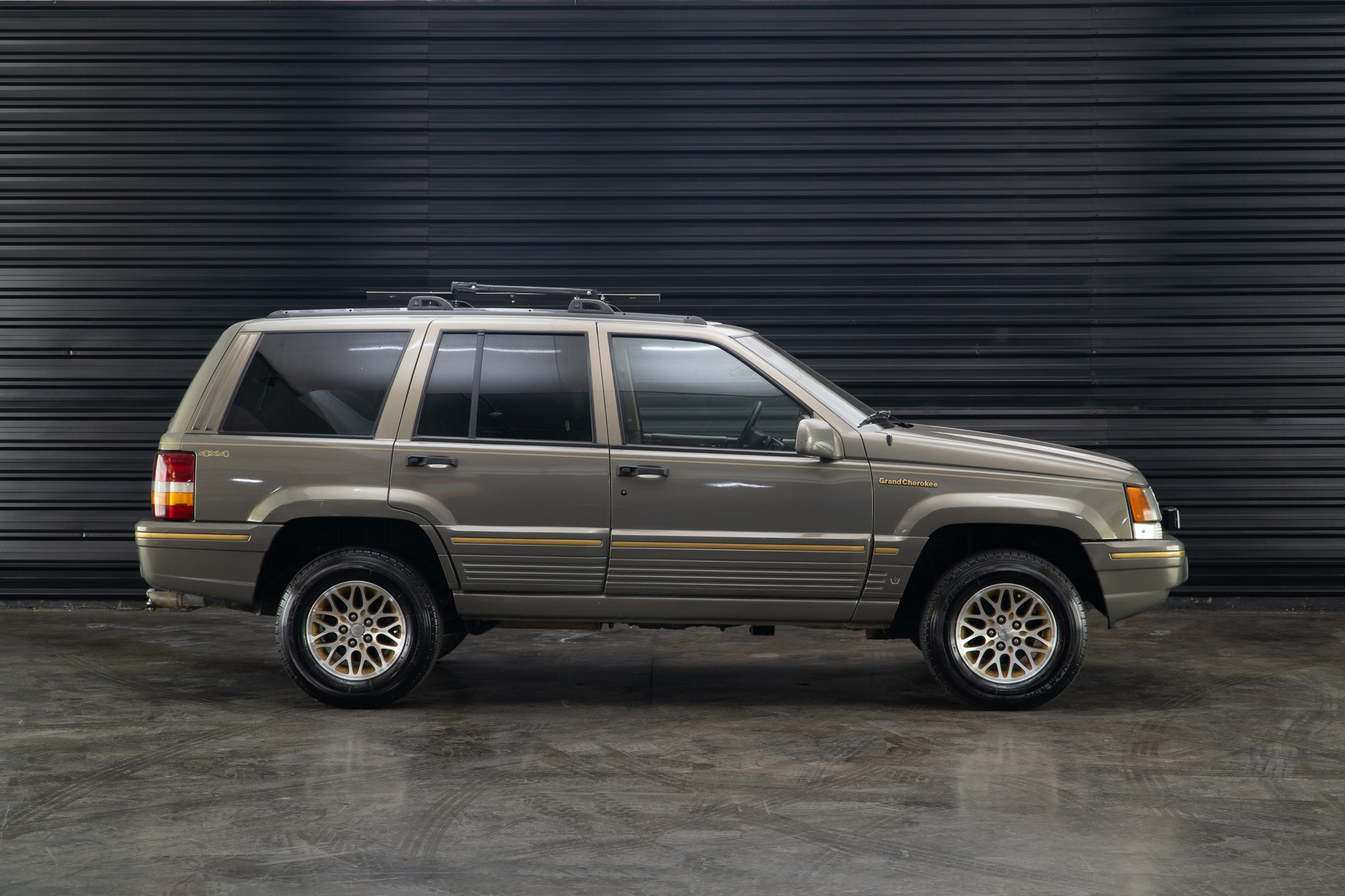 1995 Jeep Grand Cherokee Limited 4X4 a venda the garage for sale