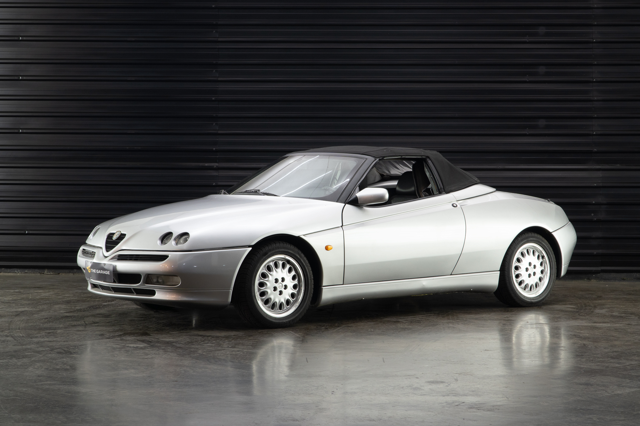 1996 Alfa Romeo Spider prata a venda the garage for sale