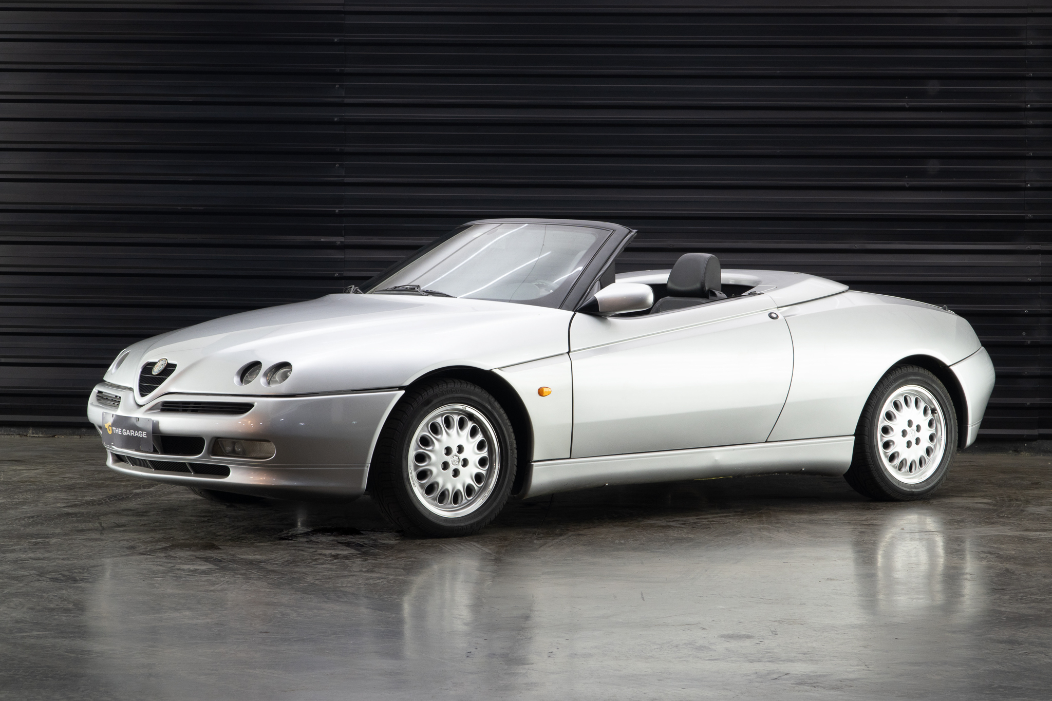 1996 Alfa Romeo Spider prata a venda the garage for sale