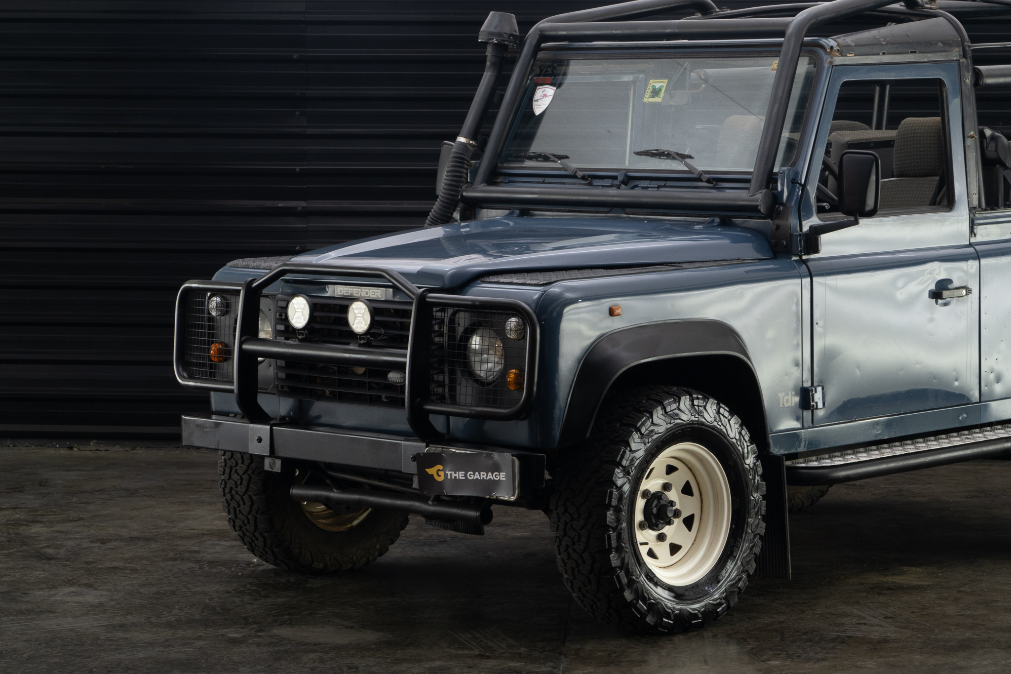 1997 Land Rover Defender 90 SOFT-TOP 4x4 a venda the garage for sale