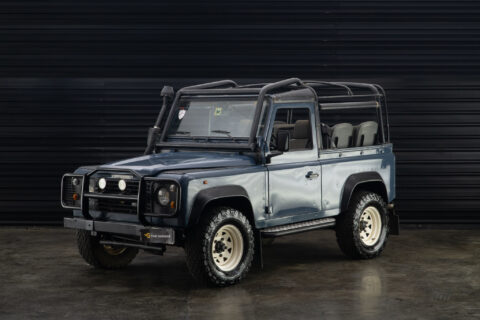 1997 Land Rover Defender 90 SOFT-TOP 4x4 a venda the garage for sale