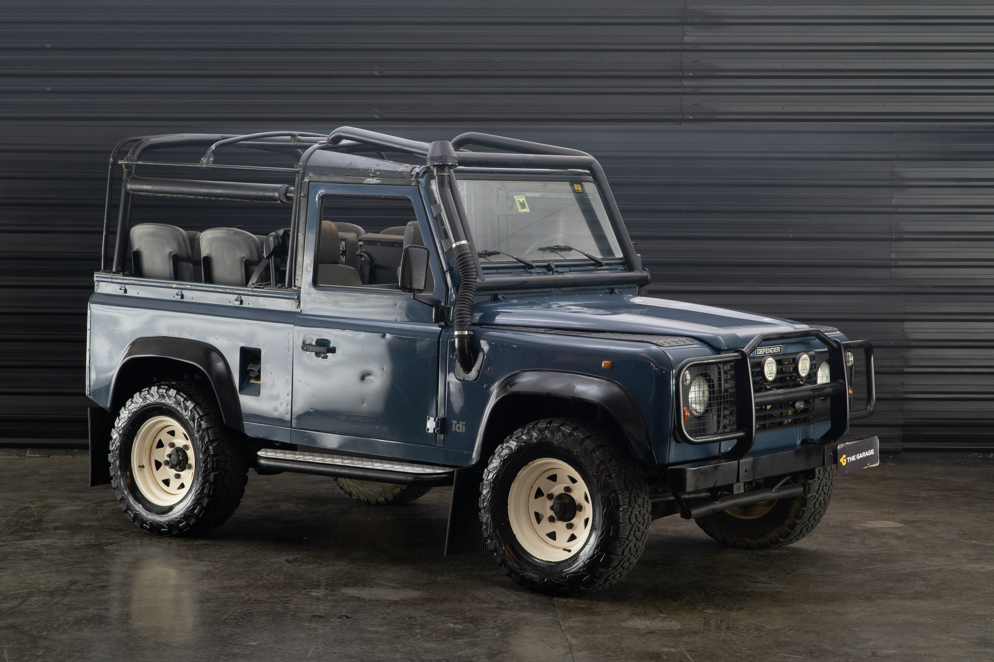 1997 Land Rover Defender 90 SOFT-TOP 4x4 a venda the garage for sale